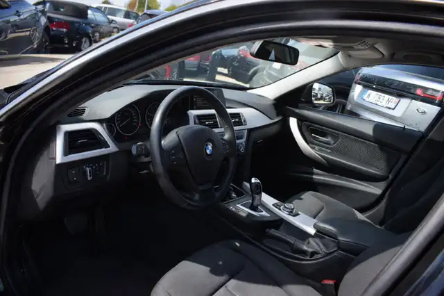 BMW 3 Series view 9