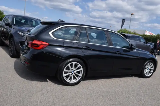 BMW 3 Series view 14