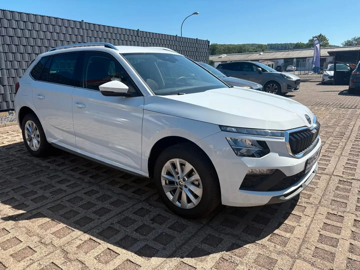 Skoda Kamiq Selection,FL,85KW,DSG,Kamera,WP,Navi,Klima Weiß - 1