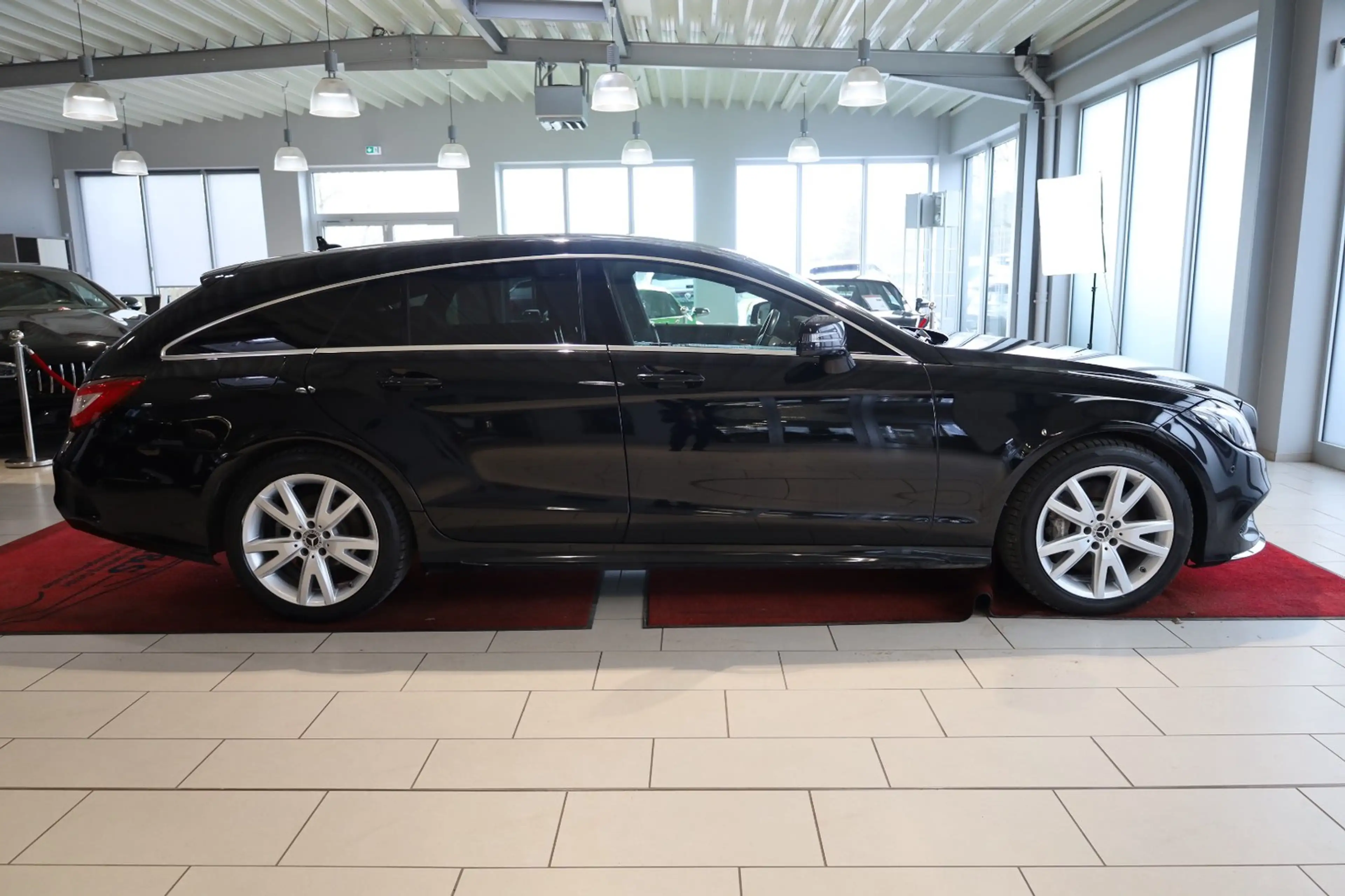 Mercedes-Benz CLS 350 d 4Matic Sport-Paket* AMG-Line — photo 9