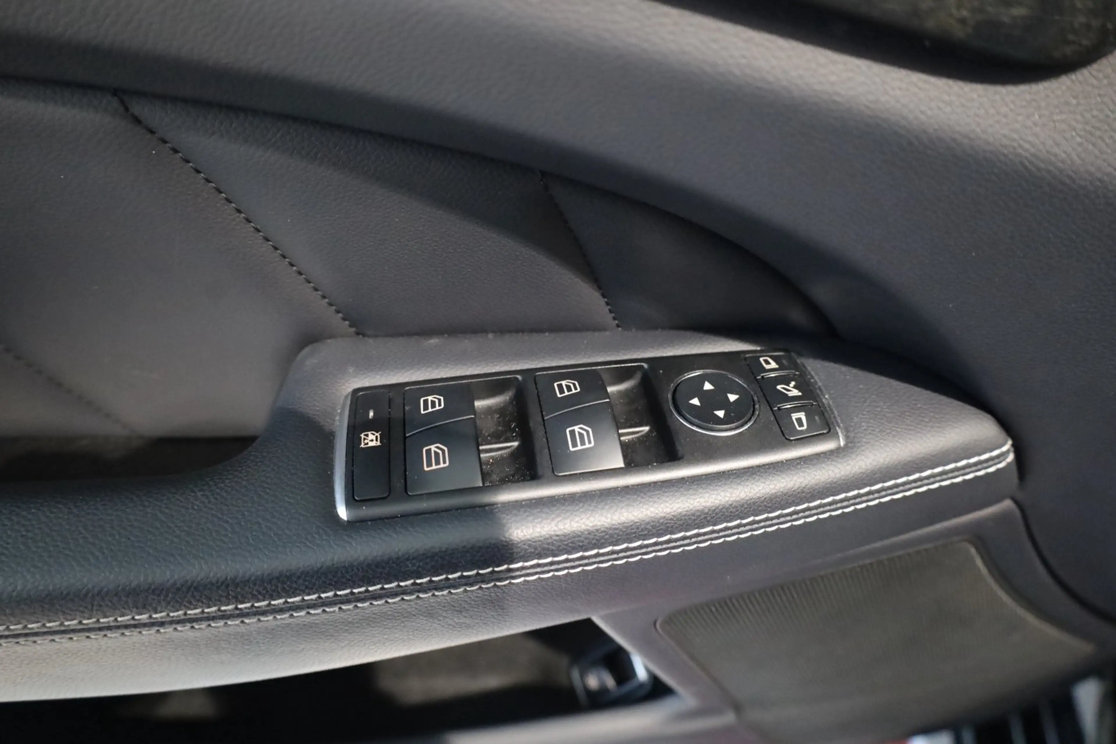 Mercedes-Benz CLS 350 d 4Matic Sport-Paket* AMG-Line — photo 15