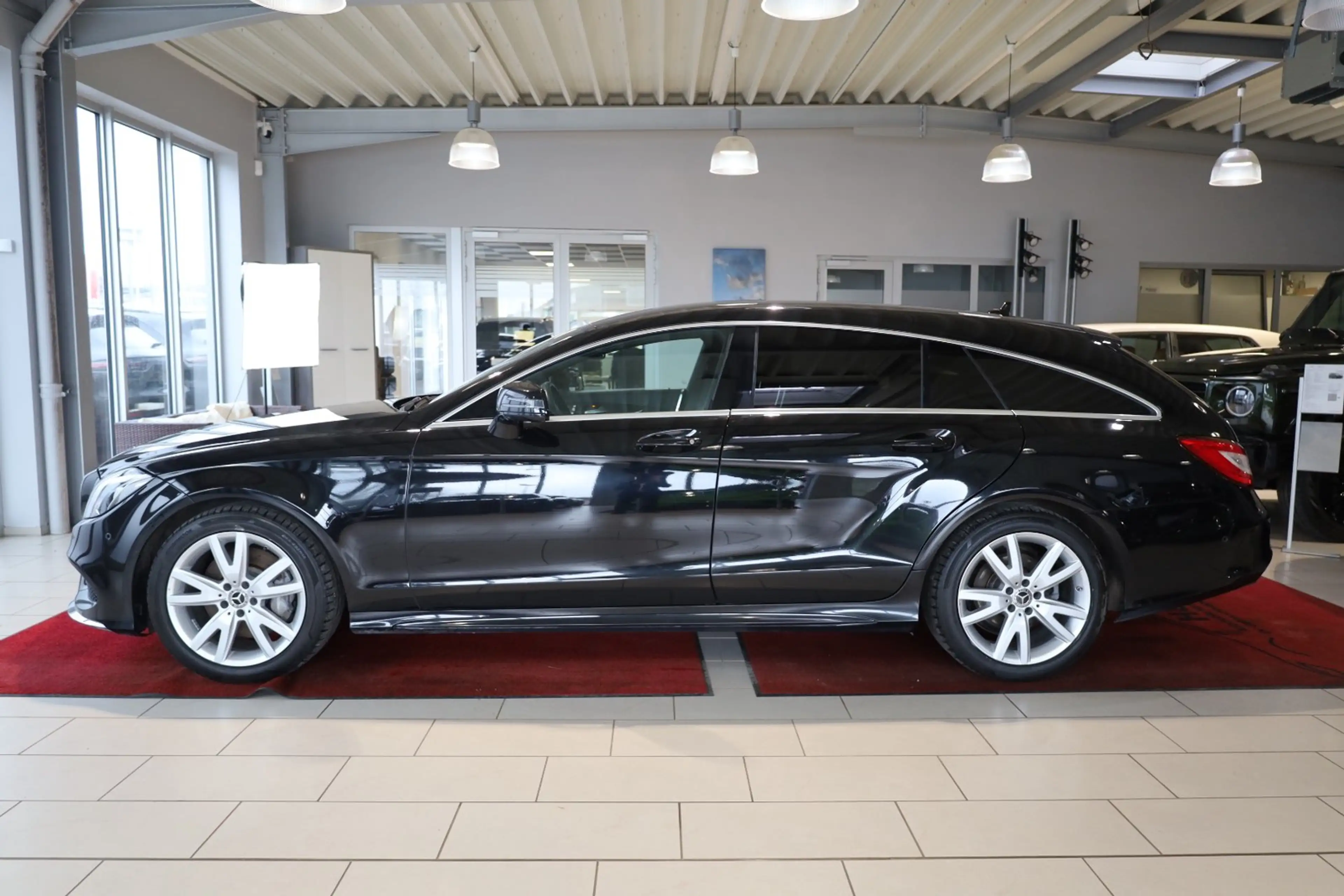Mercedes-Benz CLS 350 d 4Matic Sport-Paket* AMG-Line — photo 3