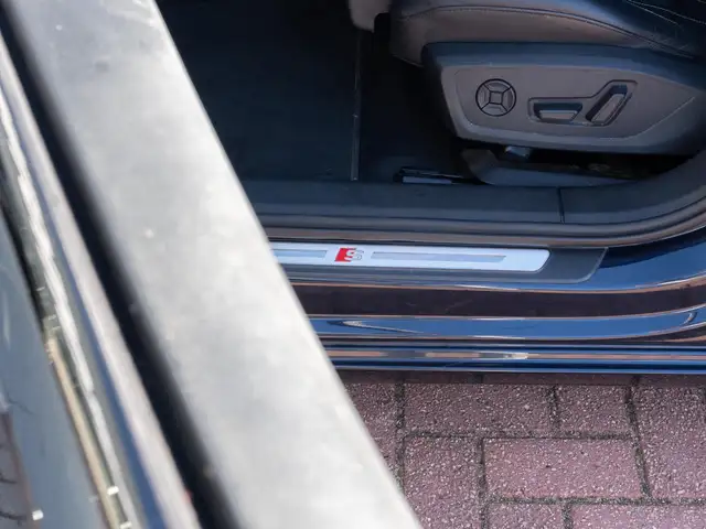 Audi A6 view 13