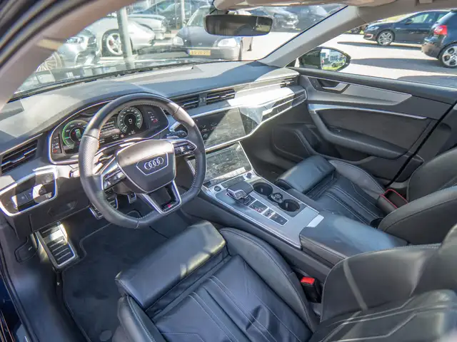 Audi A6 view 11