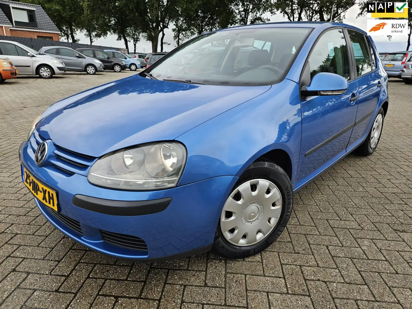 Volkswagen Golf 1.4 Trendline 5Drs 2004. Airco/Cruise/Trekhaak etc Bleu - 1