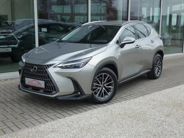 Lexus NX 350h Business line +LEDER +Zetelverwarming +Groot scherm +Parkeersensoren +Parkeercamera +Elektrische koffer +SET WINTERBANDEN