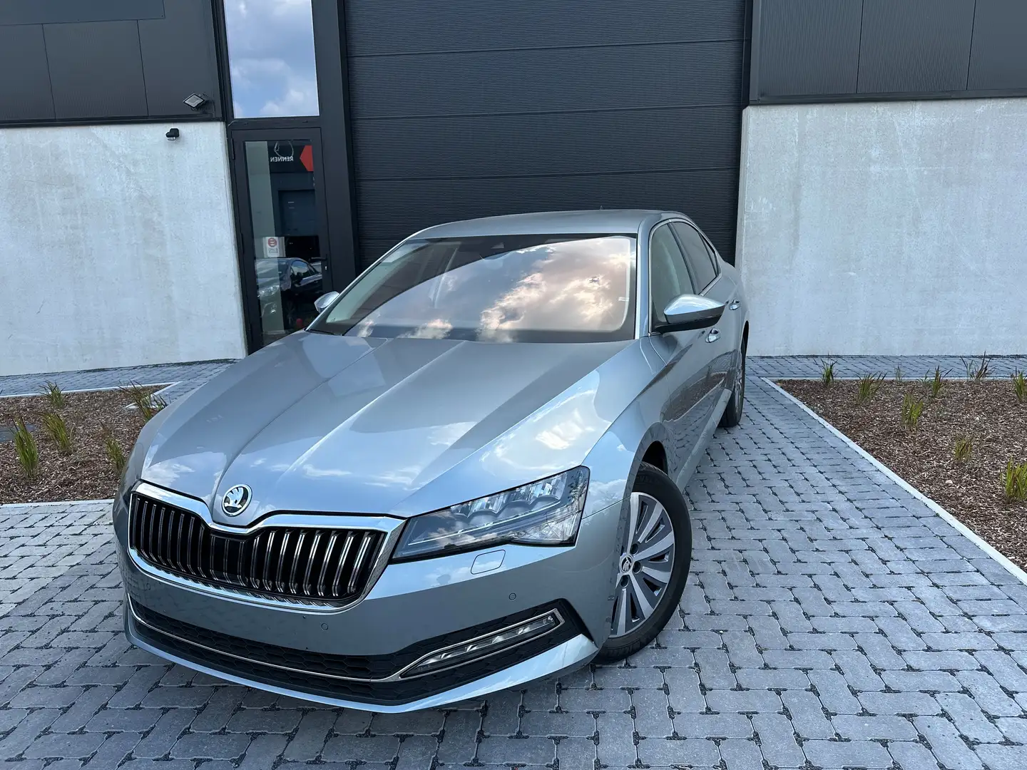 Skoda Superb 1.5 TSI ACT Style DSG - CarPlay Camera Navi Zilver - 1