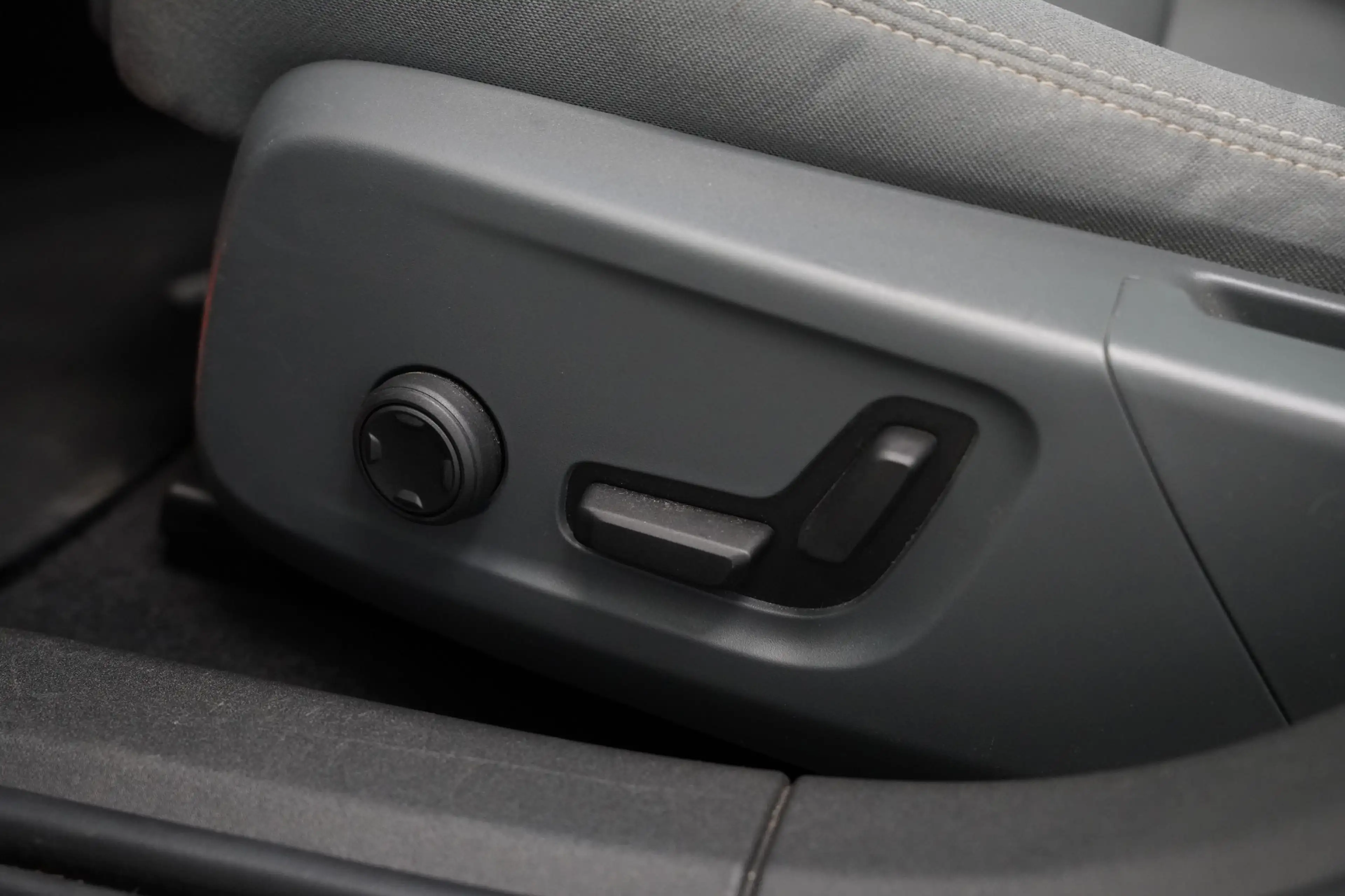Polestar 2 Long Range Dual Motor Launch Edition 78kWh Perform — photo 27