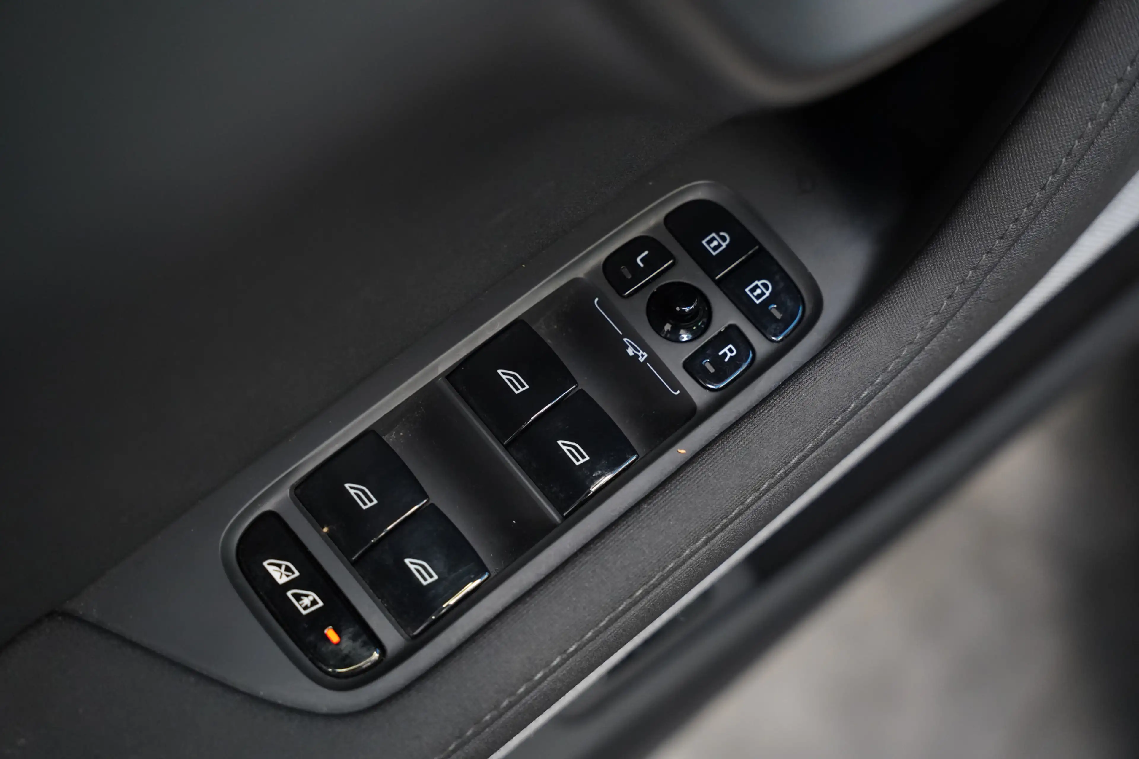 Polestar 2 Long Range Dual Motor Launch Edition 78kWh Perform — photo 12