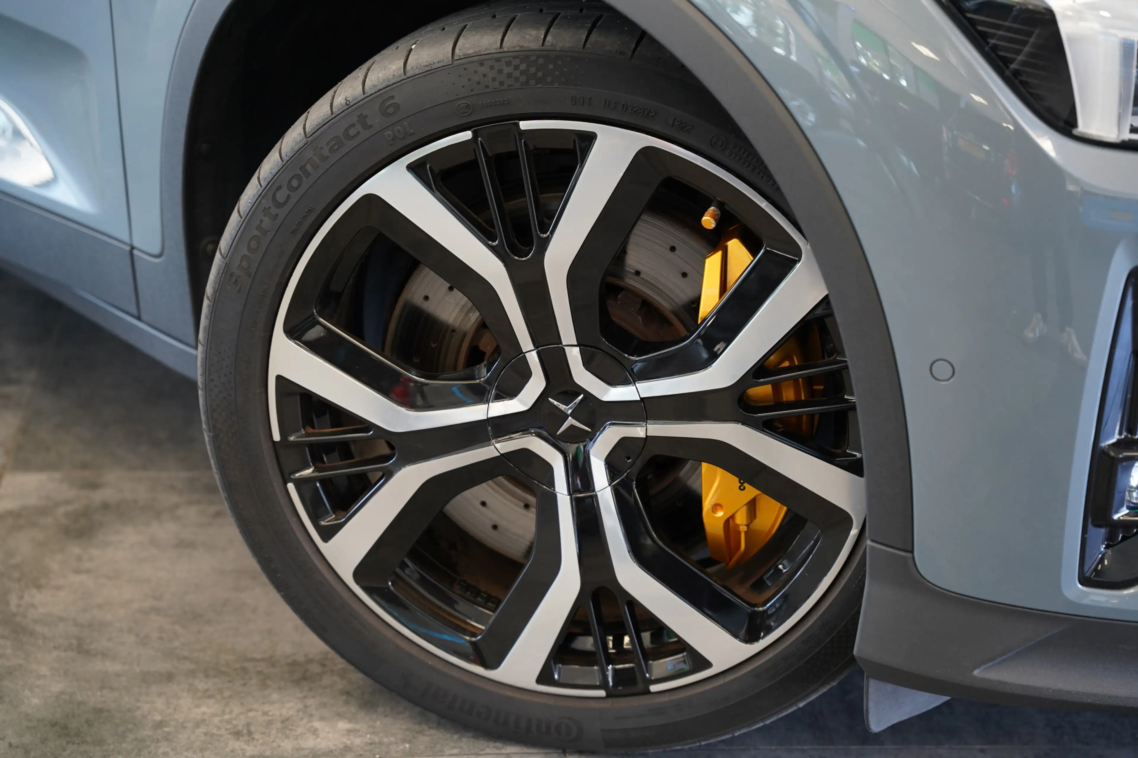 Polestar 2 Long Range Dual Motor Launch Edition 78kWh Perform — photo 4