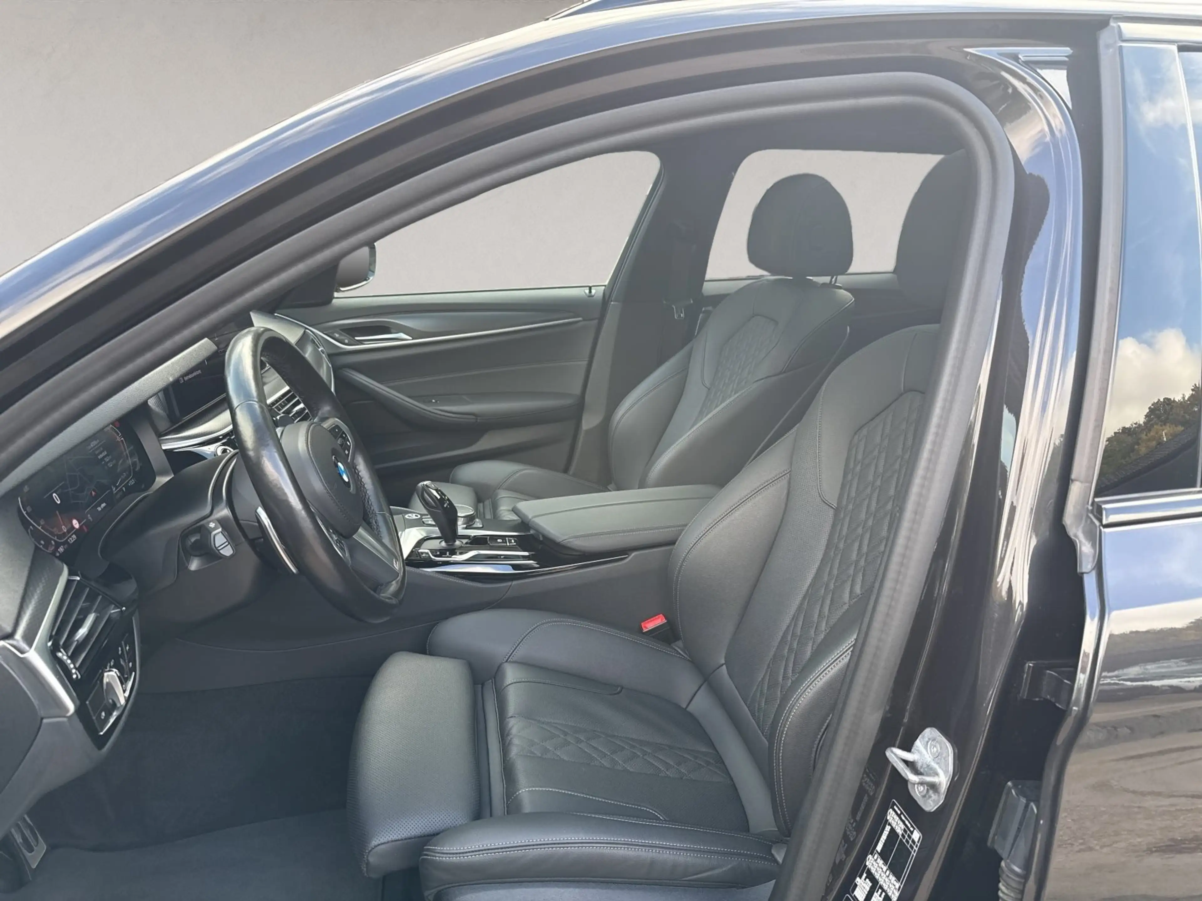 BMW 530 i xDrive Touring M Sport + 2Jahre-BPS.-GARANTIE — photo 12
