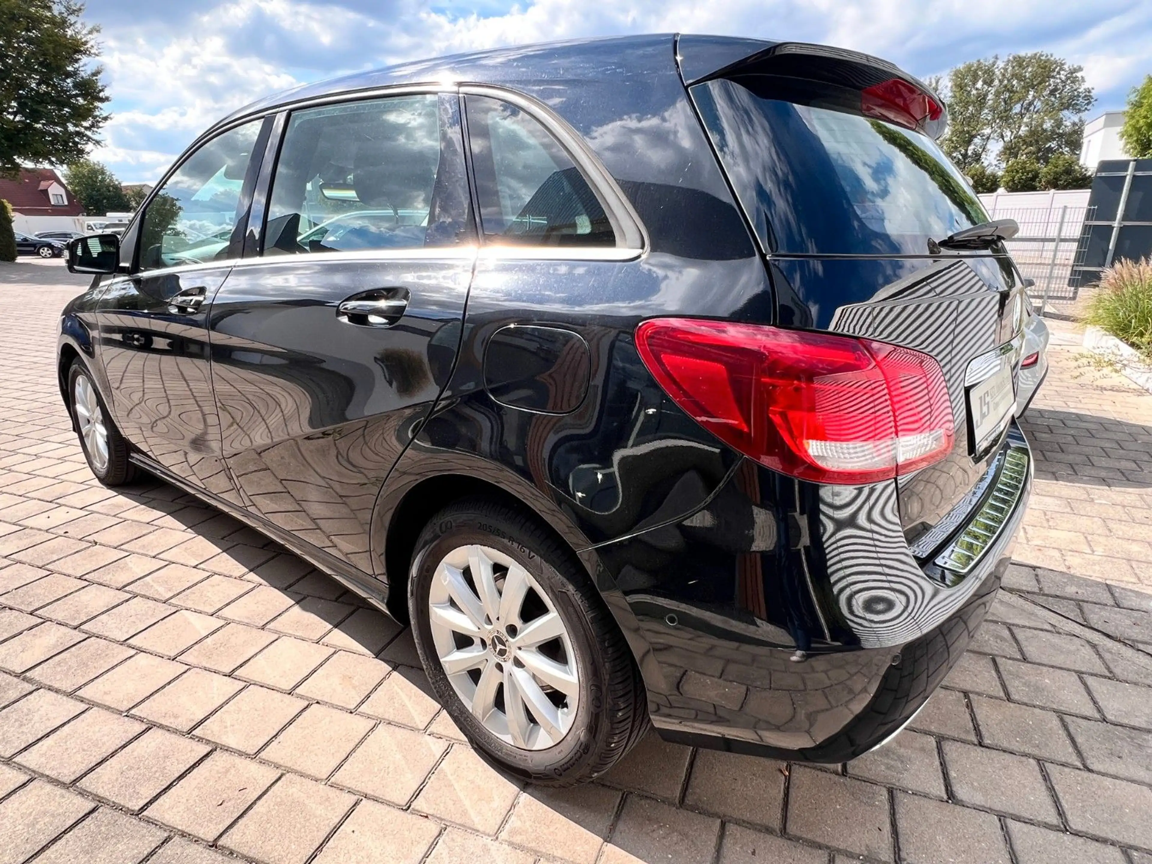 Mercedes-Benz B 180 B Style Keyless Start Navi Garmin Map AHK — photo 5