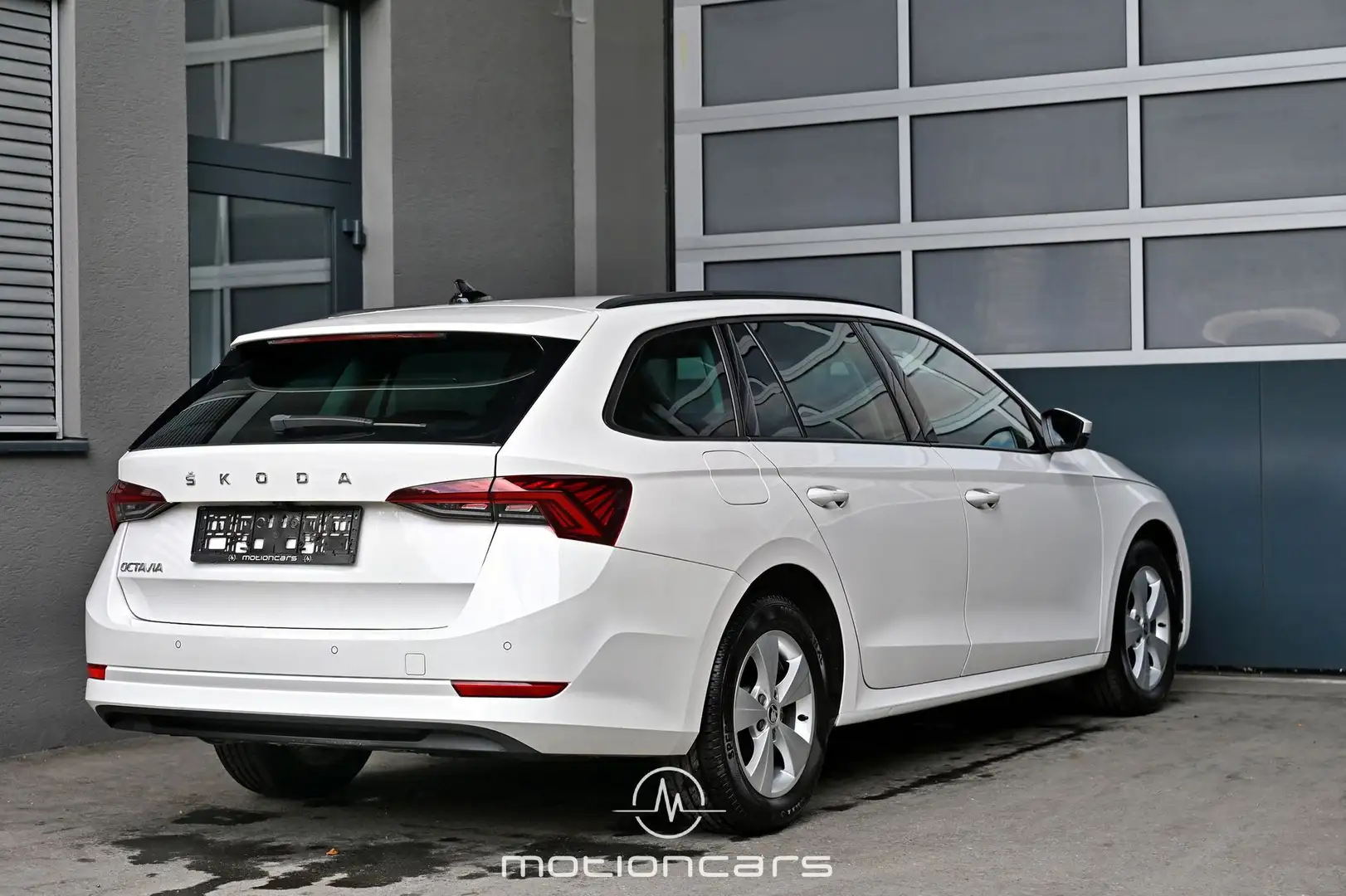 Skoda Octavia 2.0 TDI DPF Business Kombi Pickerl NEU Weiß - 2