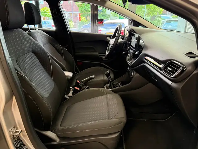Ford Fiesta view 9