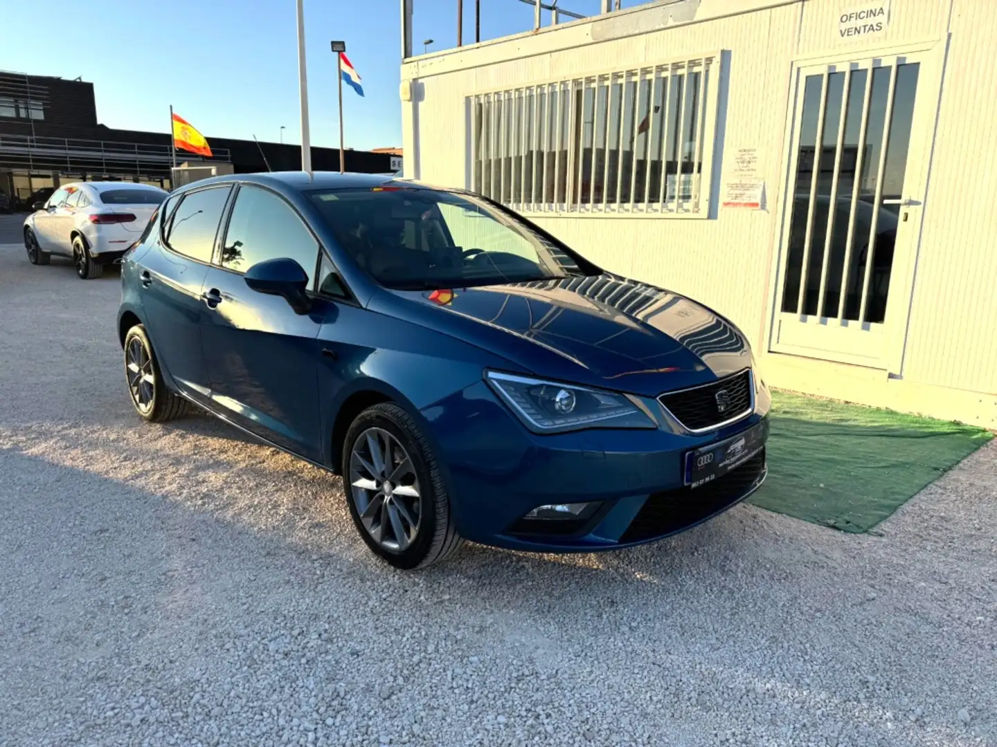 SEAT Ibiza Pequeño Manual de 5 Puertas Bleu - 2