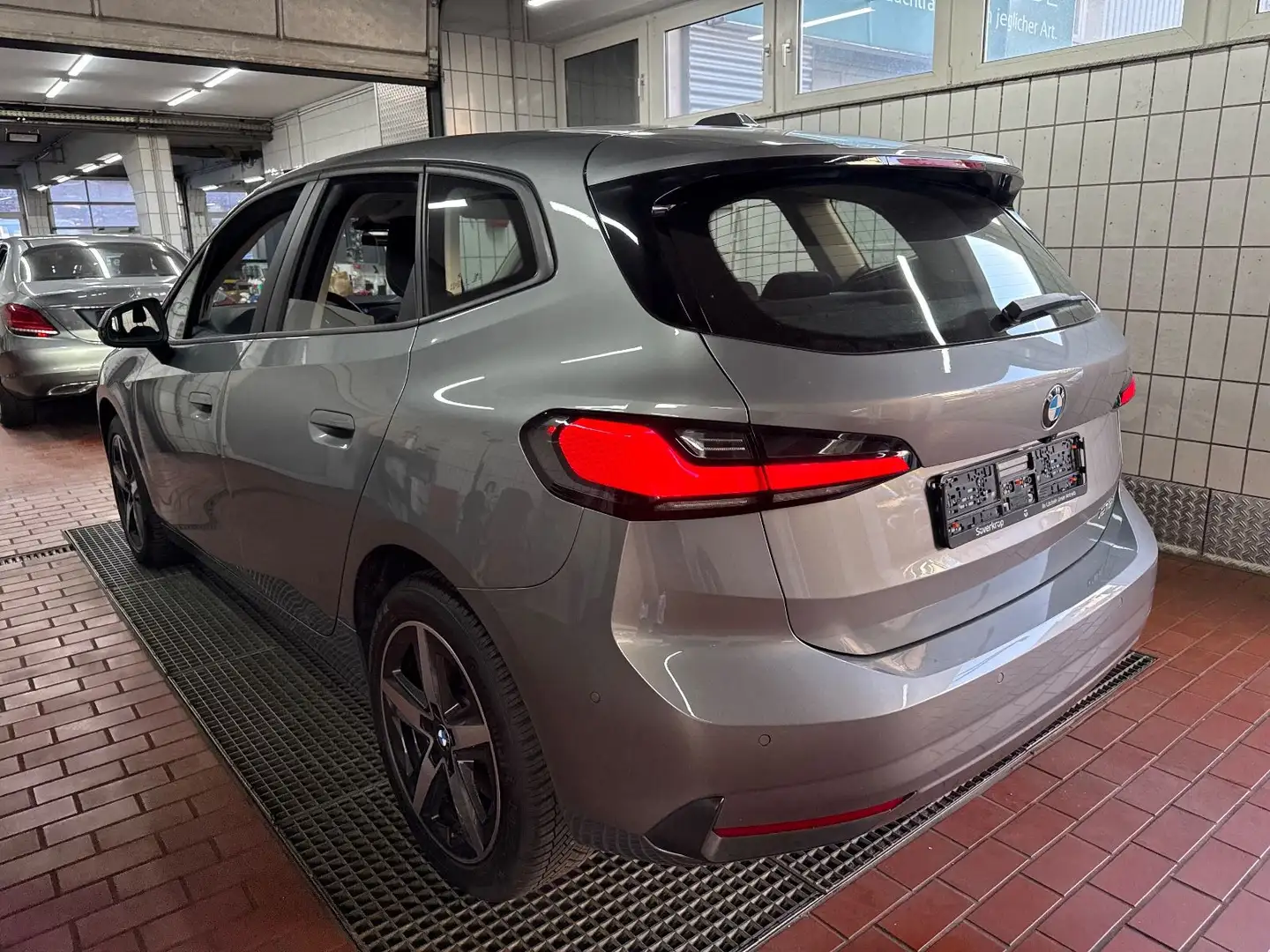 BMW 218 i Active Tourer*LED*Szh*Premium-Paket*Kamera Grau - 2