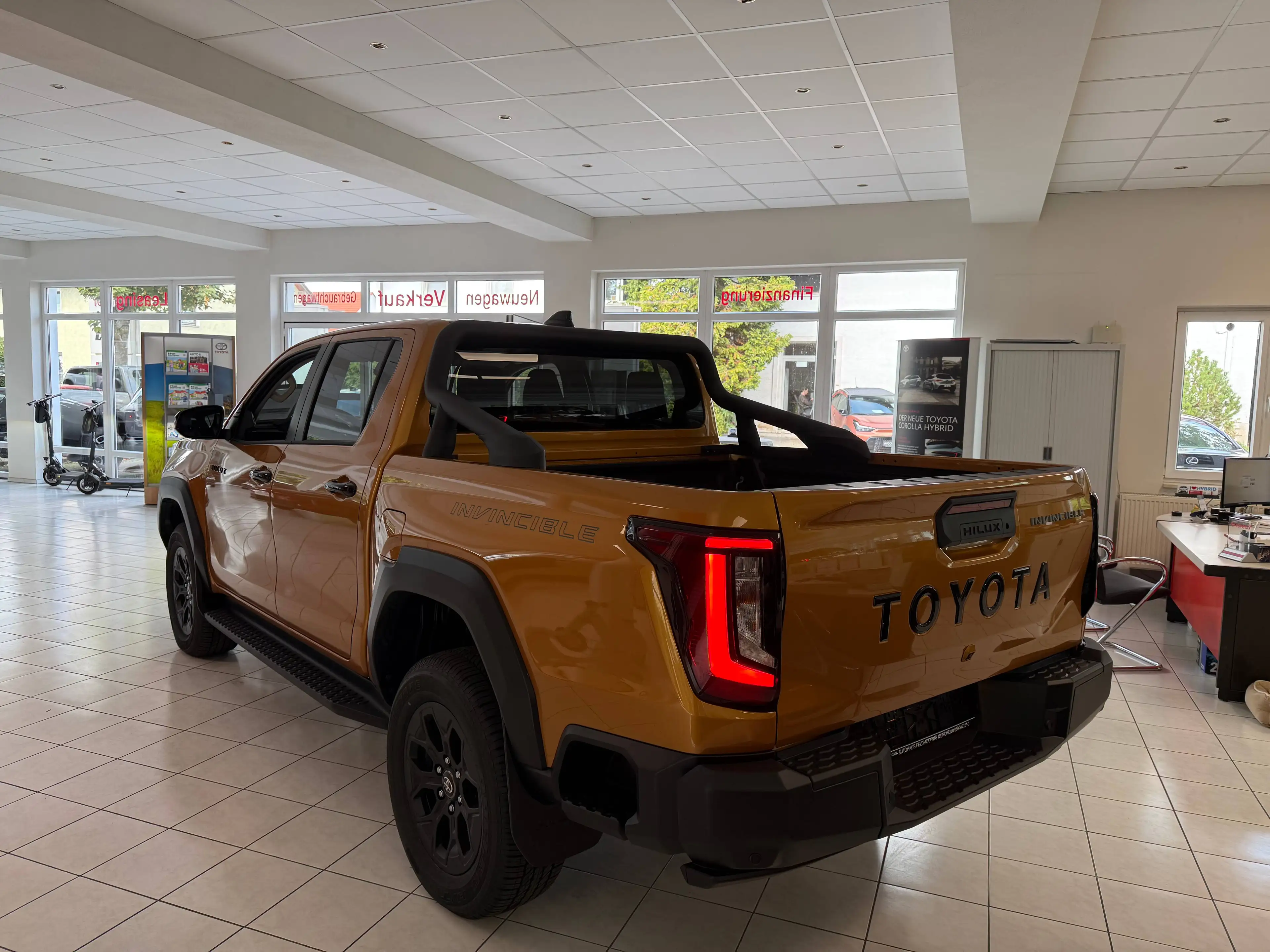 Toyota Hilux HiLux 4x4 Double Cab Autm. Invincible,360°Kamera,JBL,Navi,Leder — photo 5