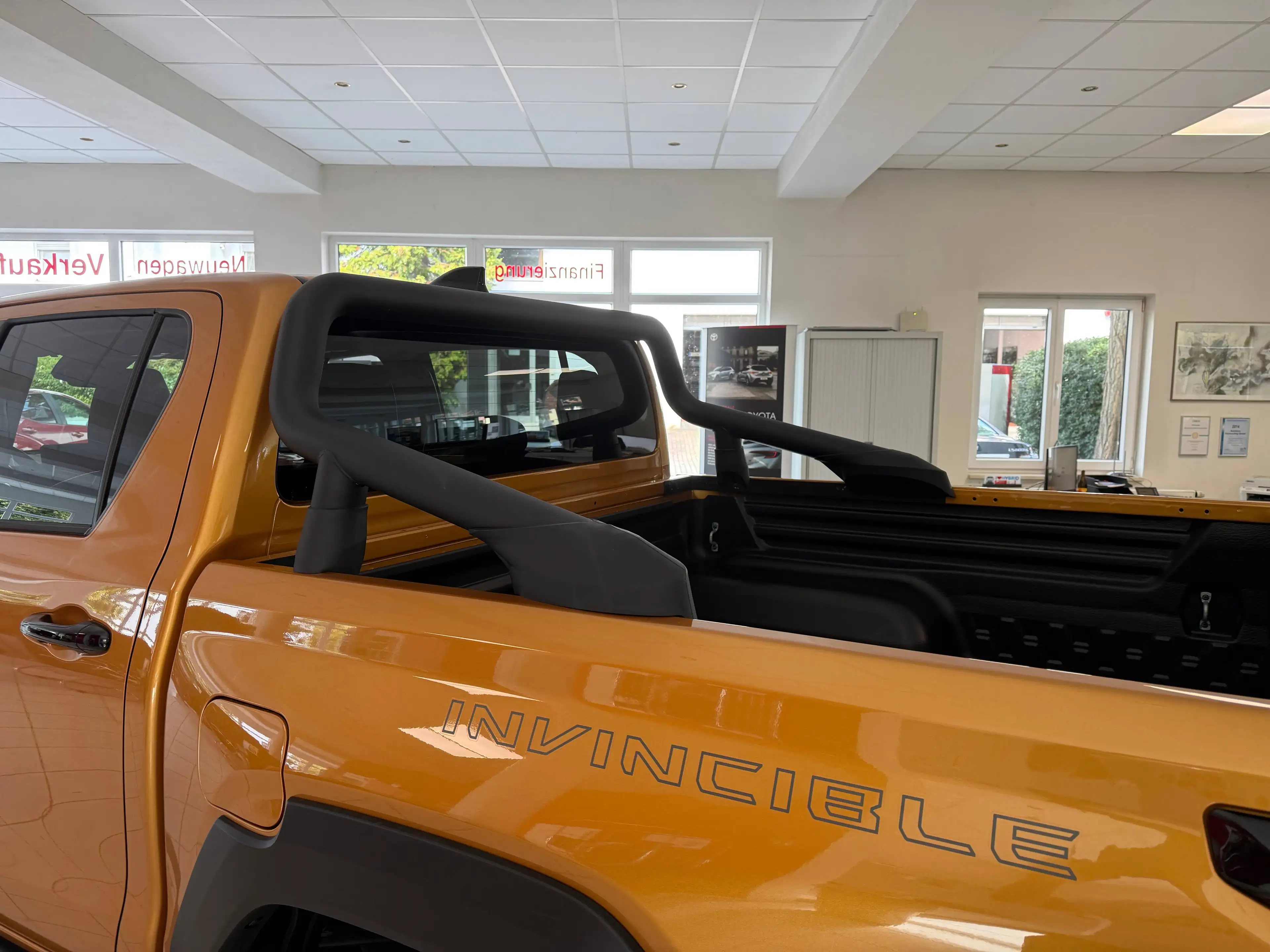 Toyota Hilux HiLux 4x4 Double Cab Autm. Invincible,360°Kamera,JBL,Navi,Leder — photo 15