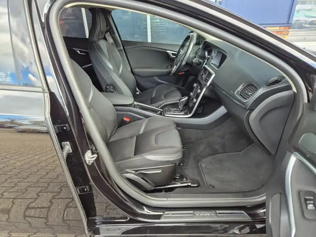 Volvo V40 view 15