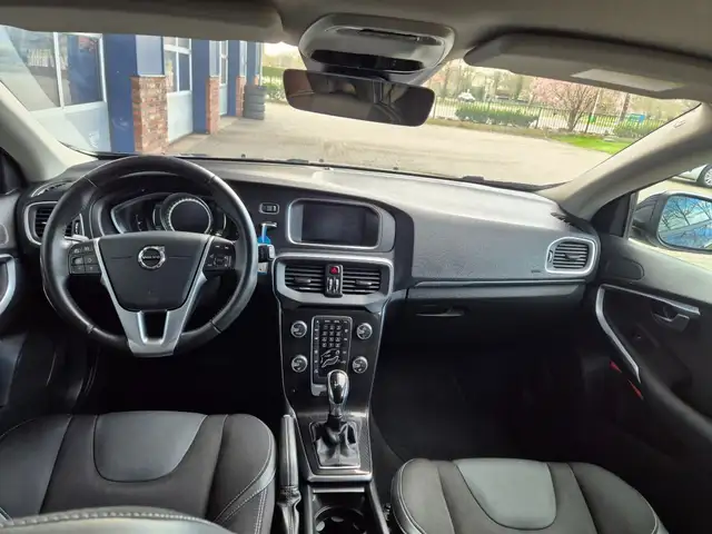 Volvo V40 view 3