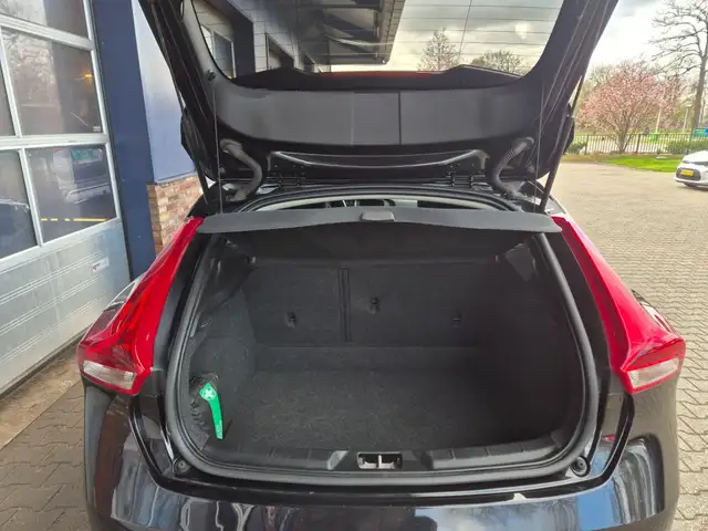 Volvo V40 view 13