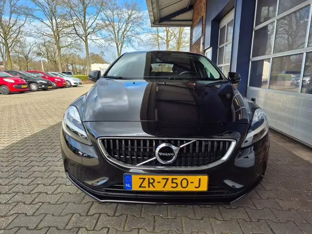 Volvo V40 view 10