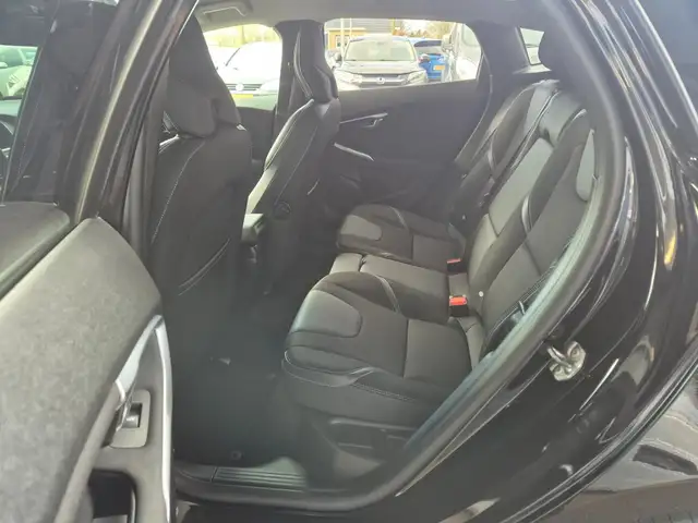 Volvo V40 view 12