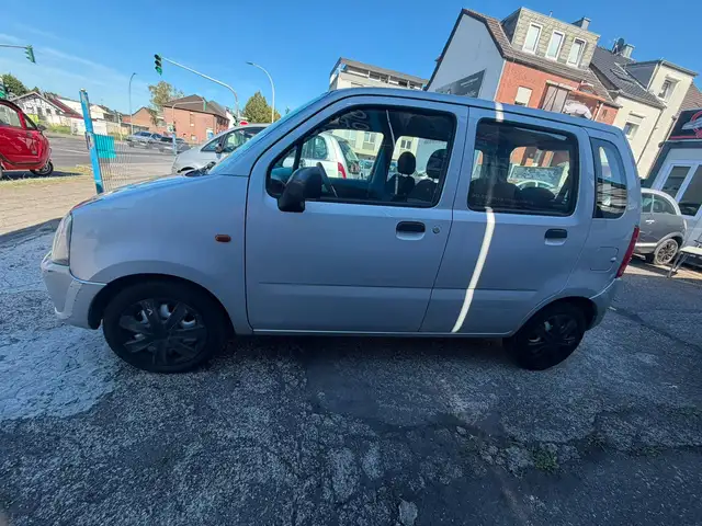 Opel Agila view 4