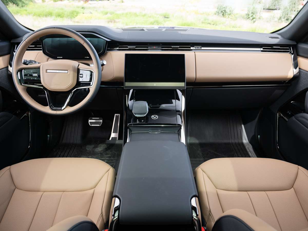 2026 Land Rover Range Rover Sport P530 DYNAMIC SE alt 4