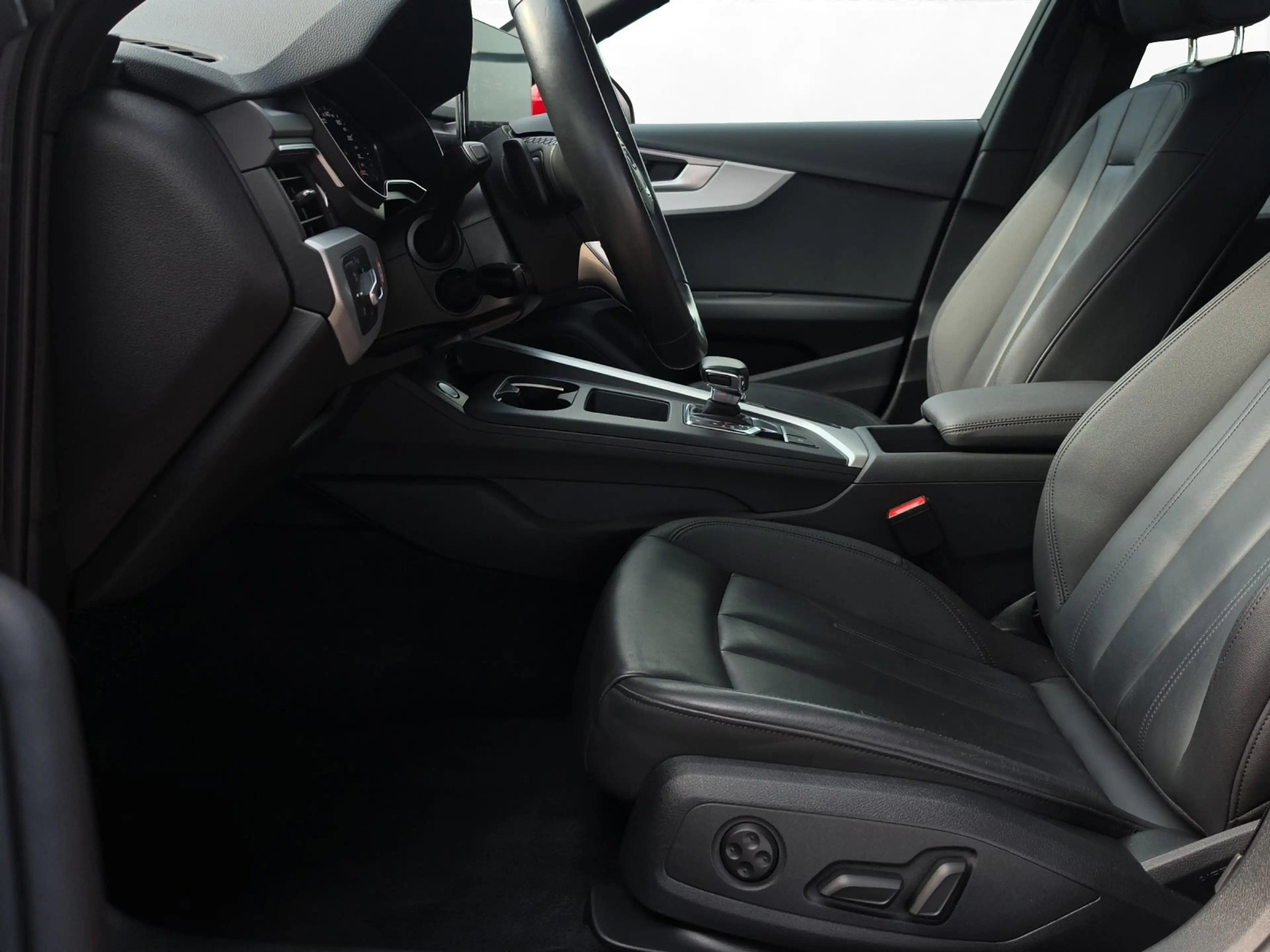 Audi A4 Avant 35 TDI S tronic advanced MMI NAVI PLUS — photo 9