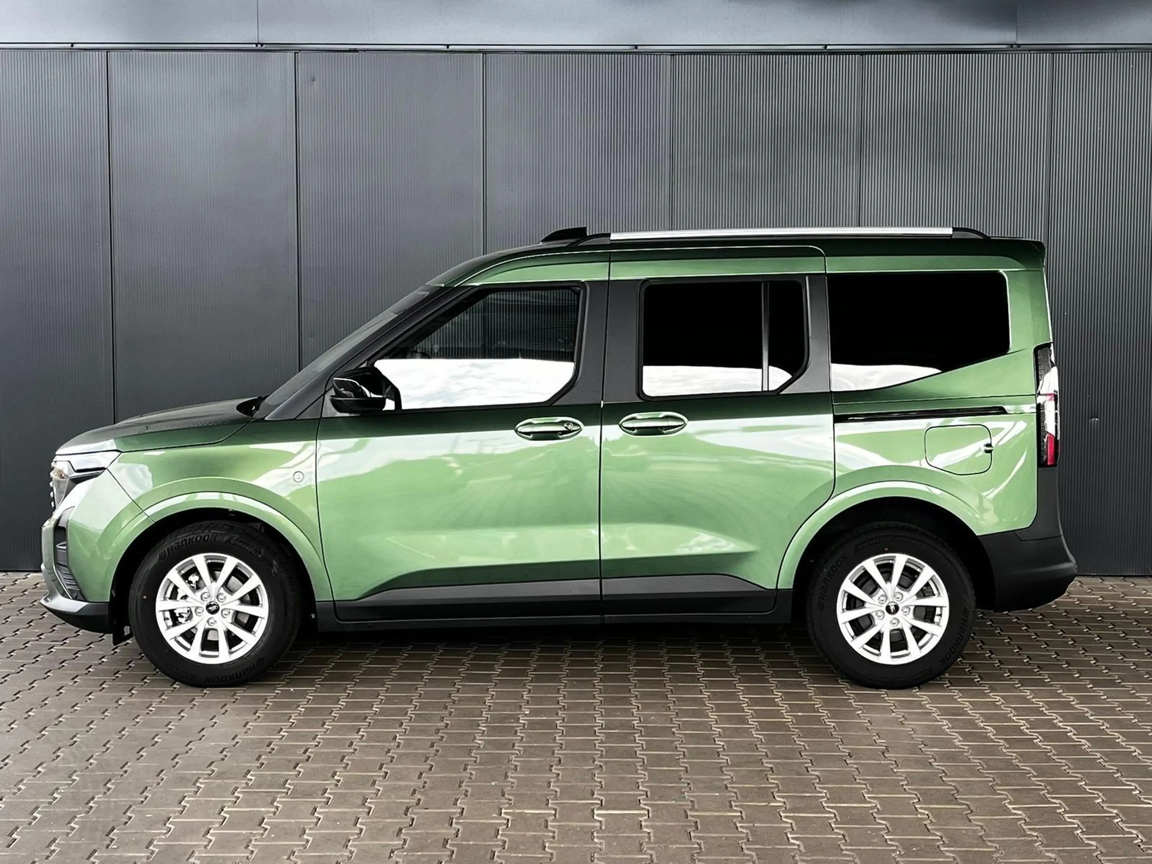 Ford Tourneo Courier Titanium 1.0 Ecoboost AT / PDC V.&H. m. Kamera ... — photo 2