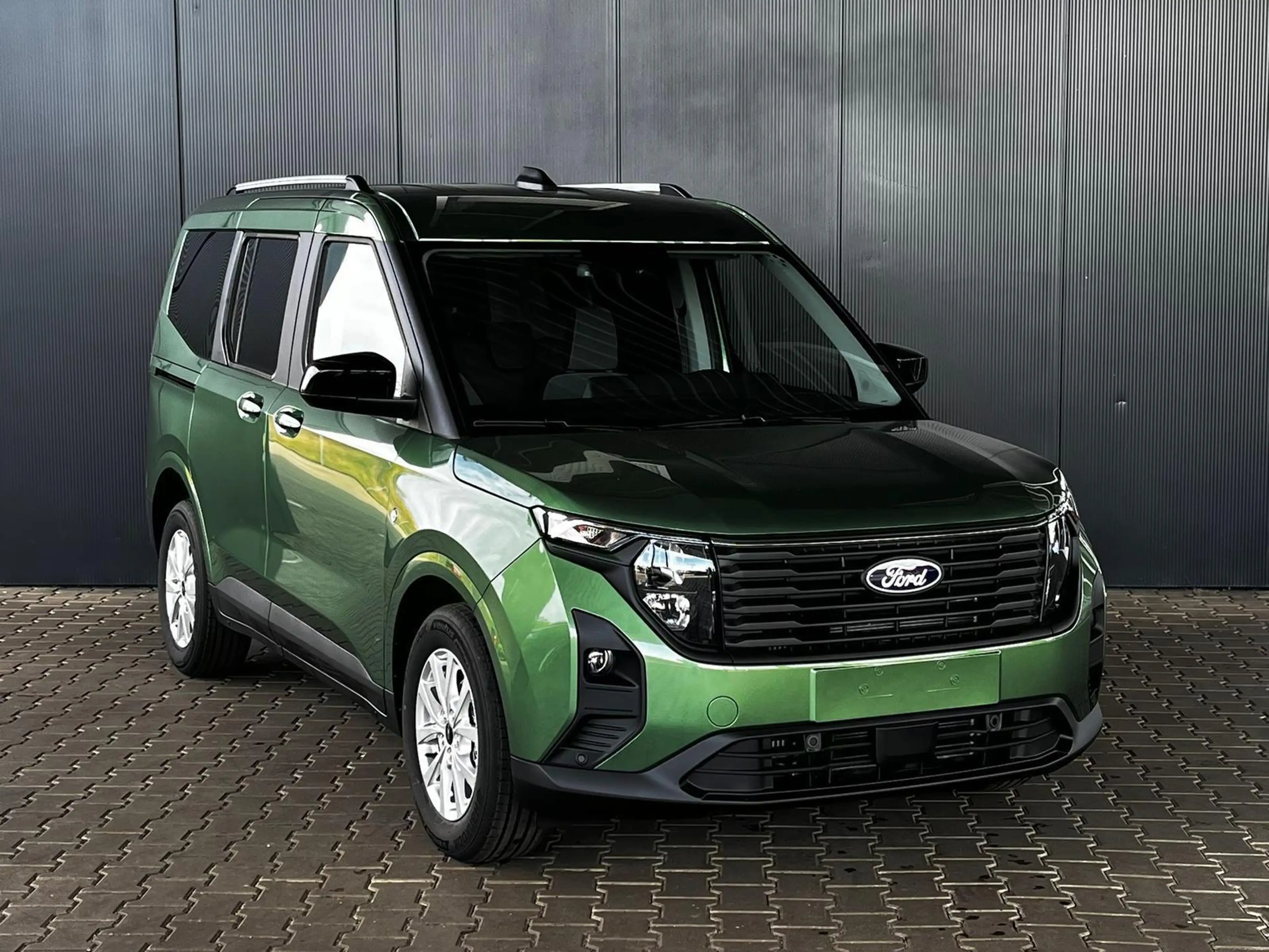 Ford Tourneo Courier Titanium 1.0 Ecoboost AT / PDC V.&H. m. Kamera ... — photo 4
