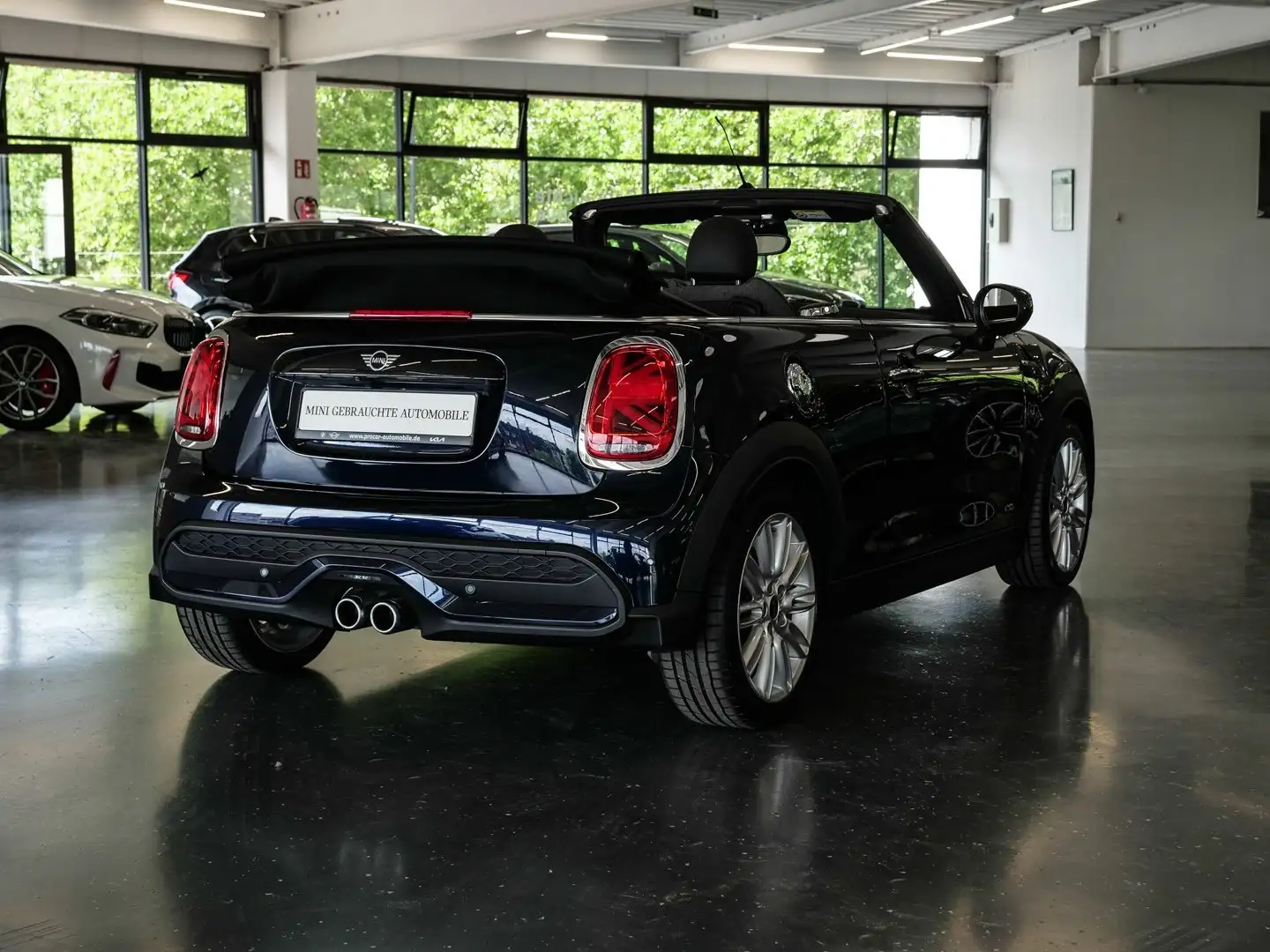 MINI Cooper S Cabrio Cooper S Classic Trim Aut Nav LED RFK Driveass Negru - 2