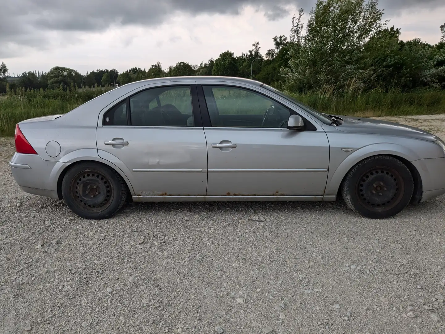 Ford Mondeo Ghia - 2