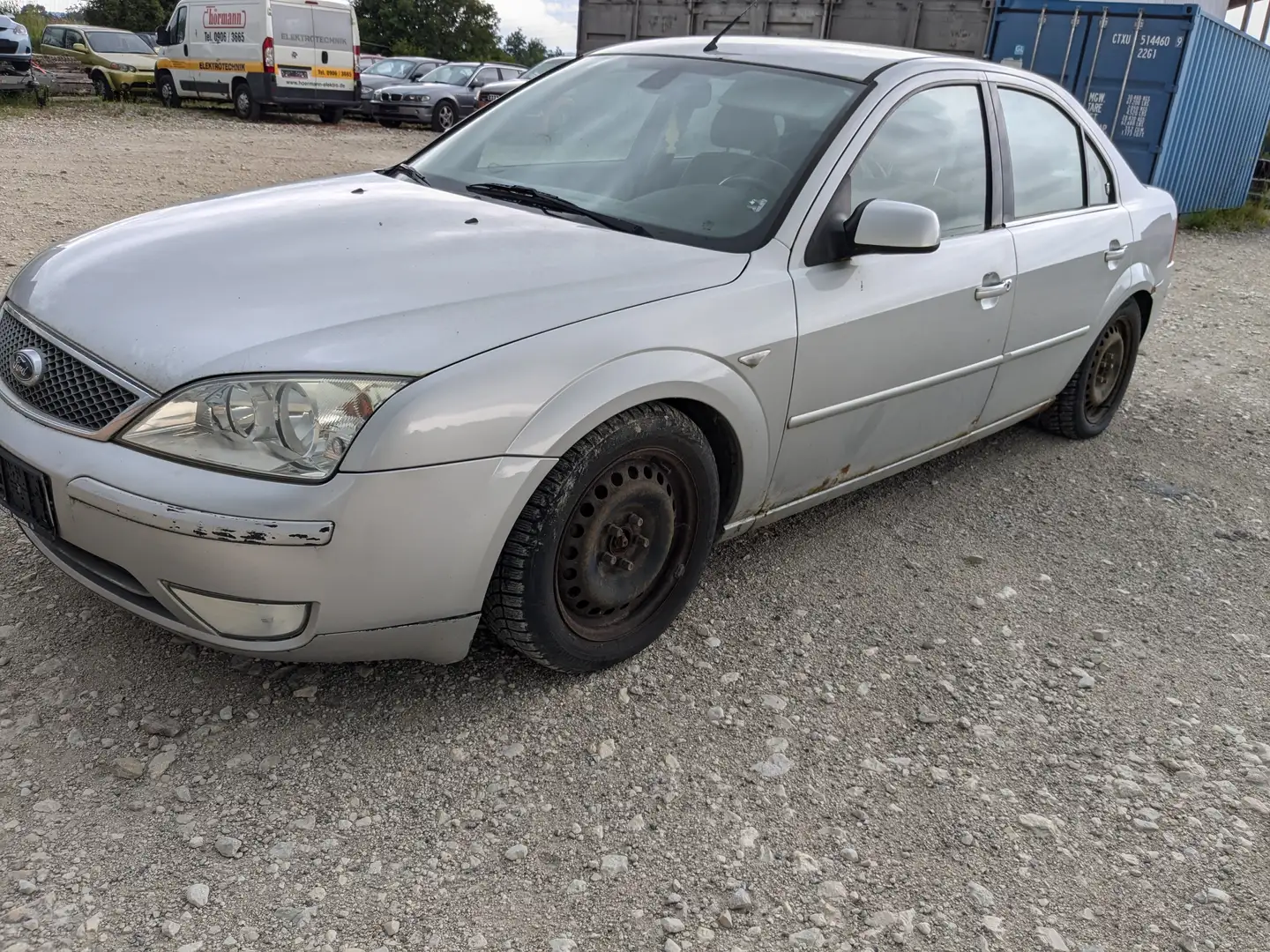 Ford Mondeo Ghia - 1