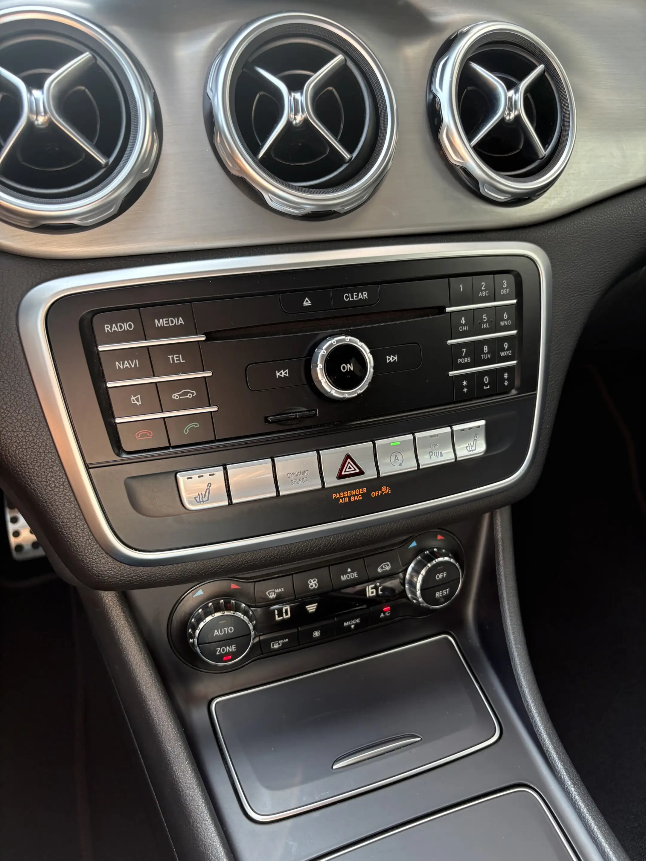 Mercedes-Benz GLA 180 Business Solution AMG NL AUTO/NAP/PANO/FULL OPTION — photo 20
