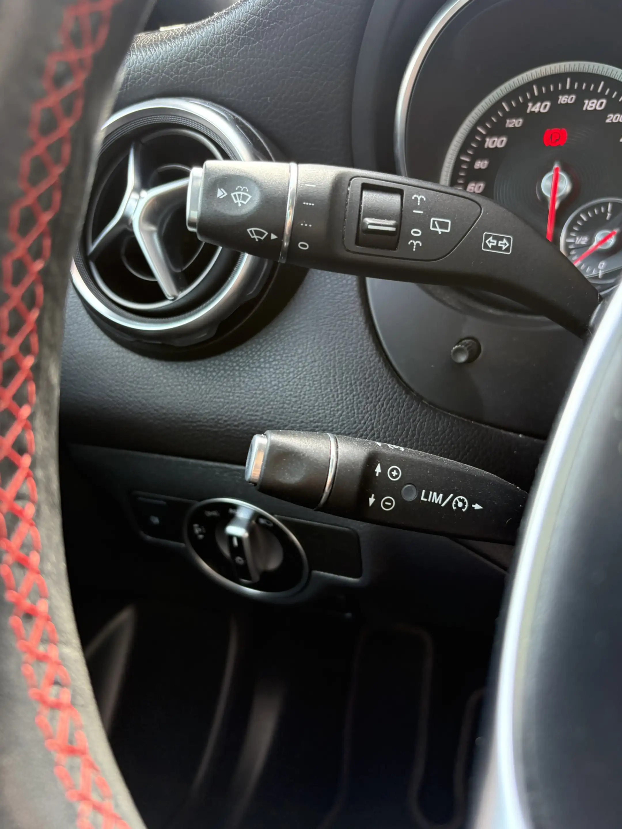Mercedes-Benz GLA 180 Business Solution AMG NL AUTO/NAP/PANO/FULL OPTION — photo 22