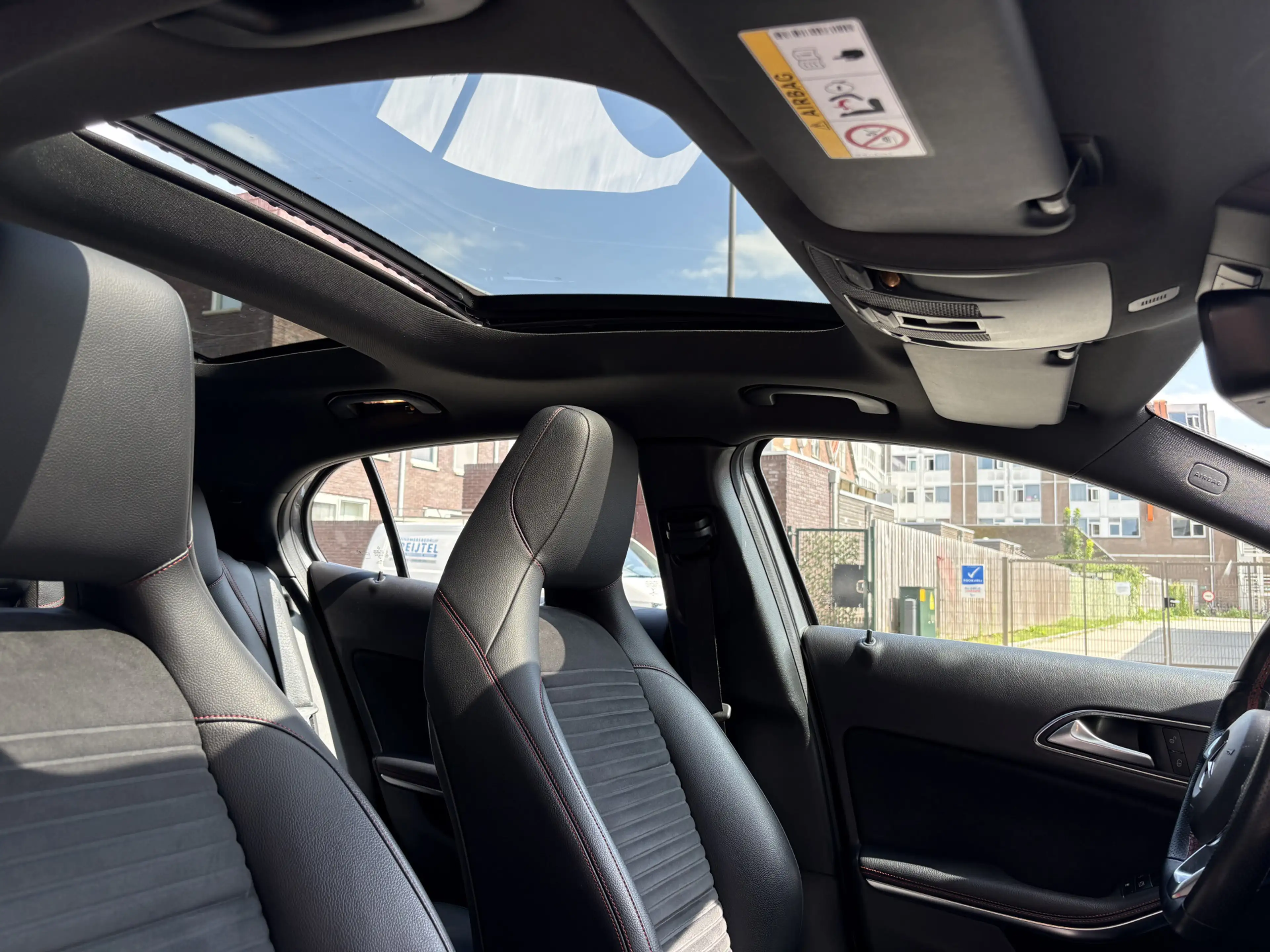 Mercedes-Benz GLA 180 Business Solution AMG NL AUTO/NAP/PANO/FULL OPTION — photo 12