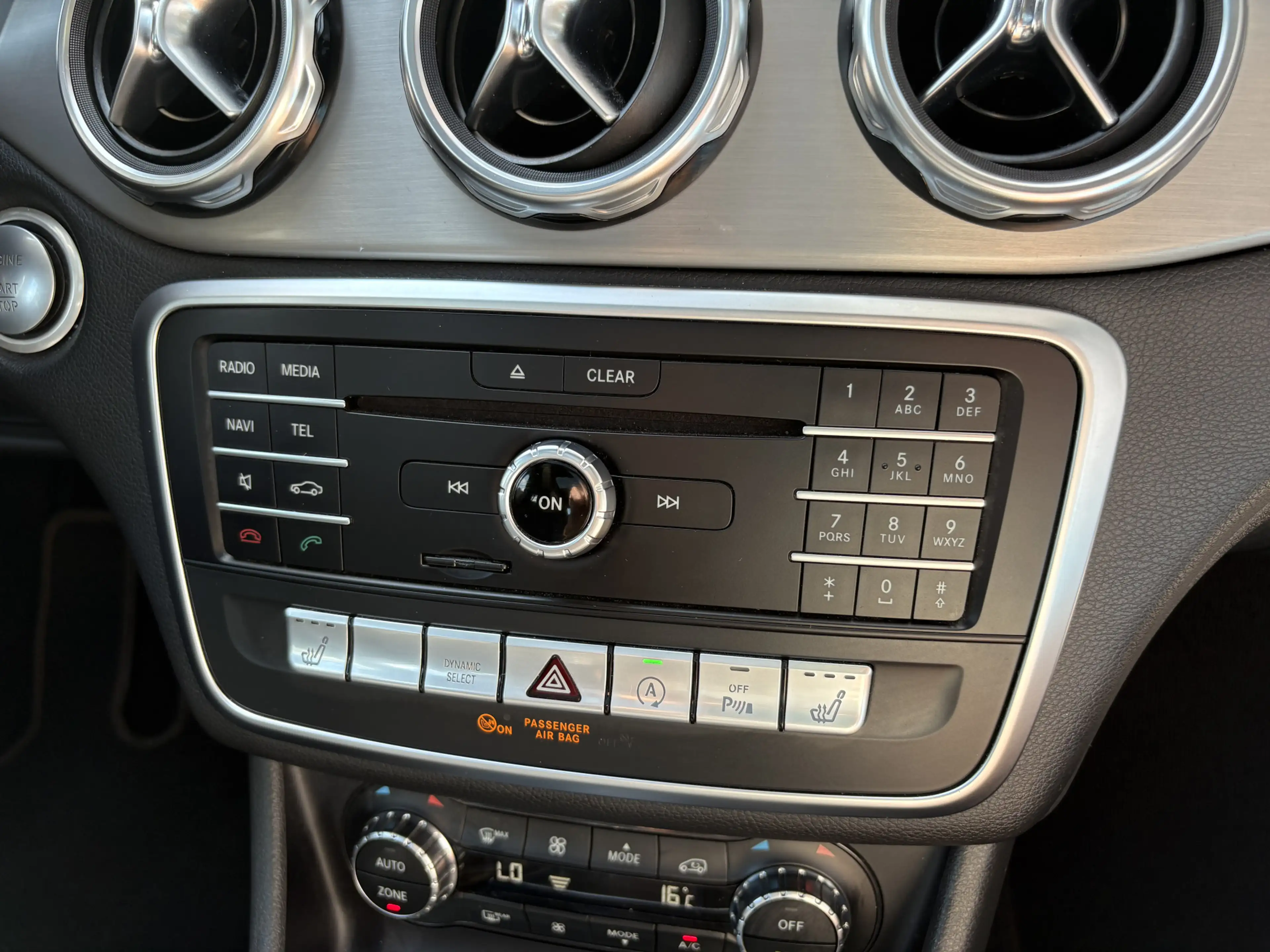 Mercedes-Benz GLA 180 Business Solution AMG NL AUTO/NAP/PANO/FULL OPTION — photo 16