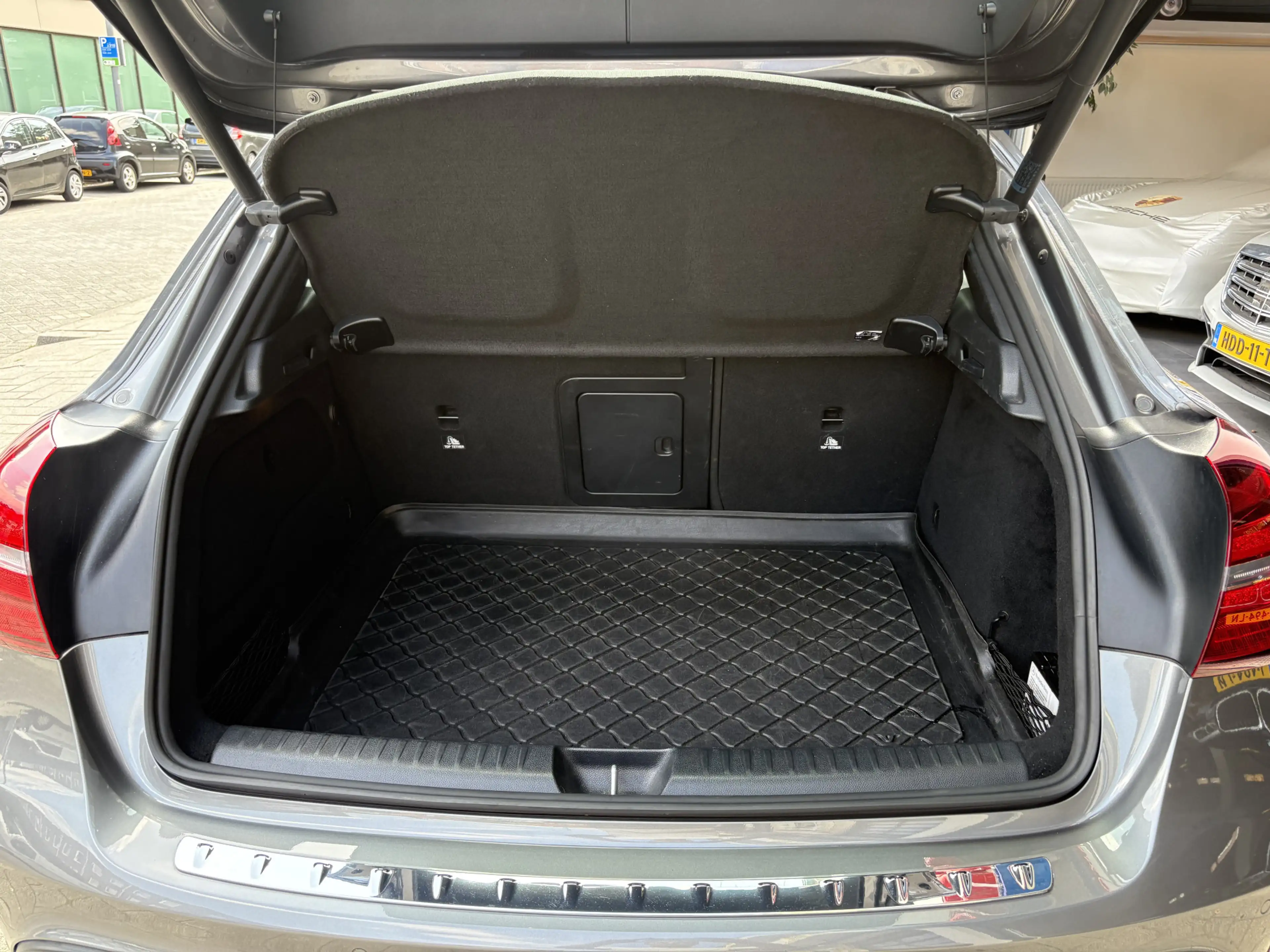 Mercedes-Benz GLA 180 Business Solution AMG NL AUTO/NAP/PANO/FULL OPTION — photo 24