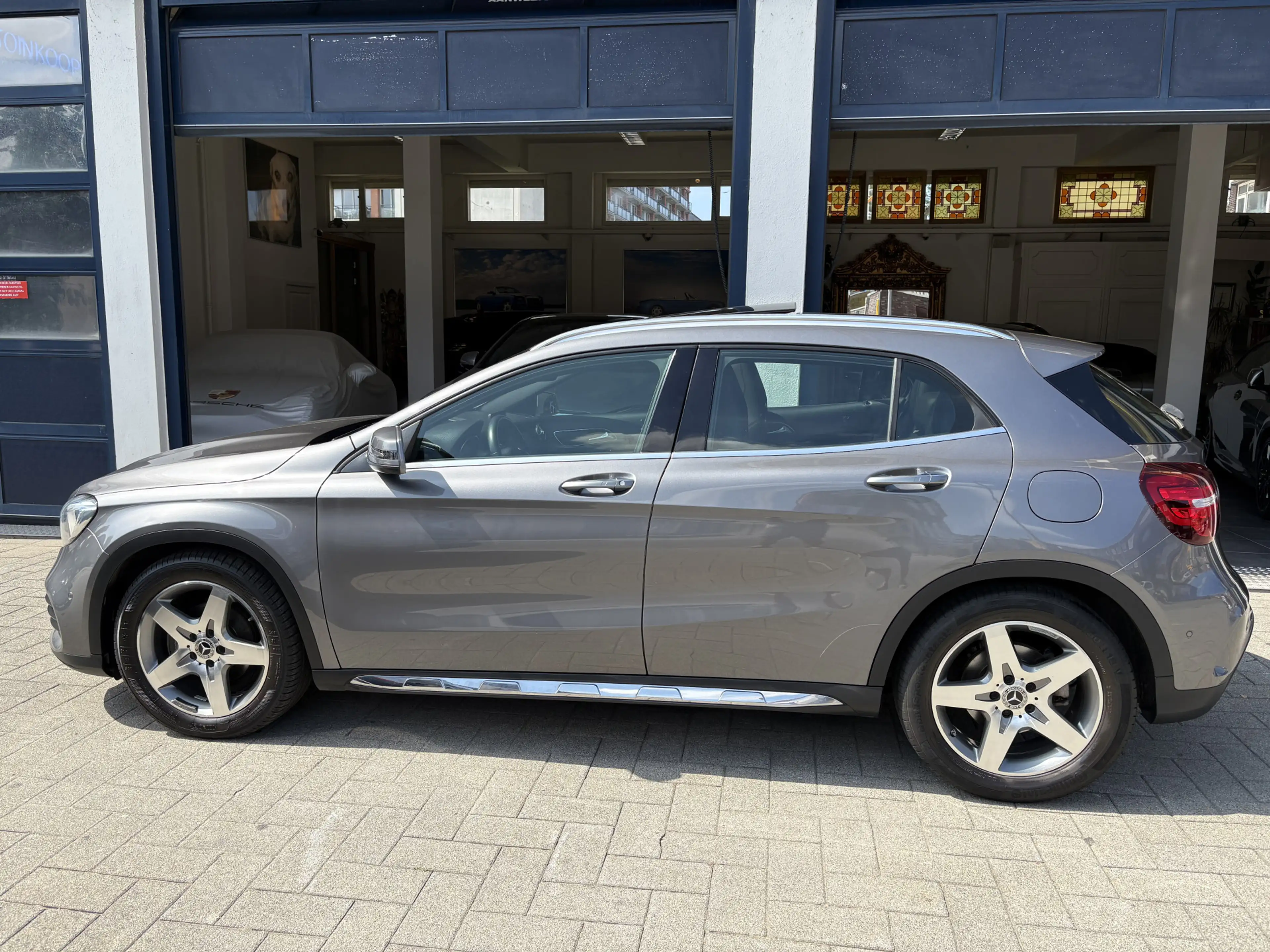 Mercedes-Benz GLA 180 Business Solution AMG NL AUTO/NAP/PANO/FULL OPTION — photo 2