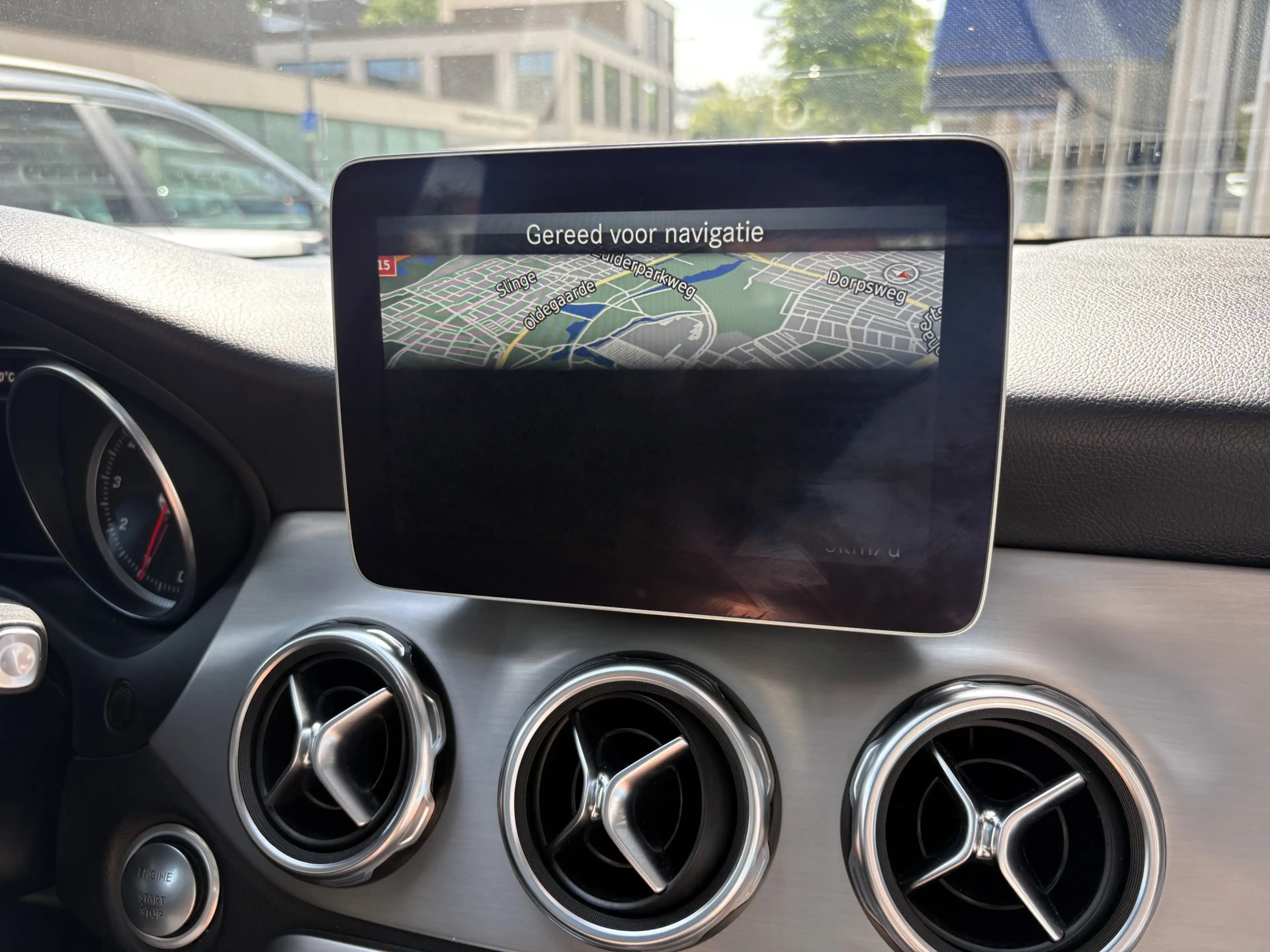 Mercedes-Benz GLA 180 Business Solution AMG NL AUTO/NAP/PANO/FULL OPTION — photo 17