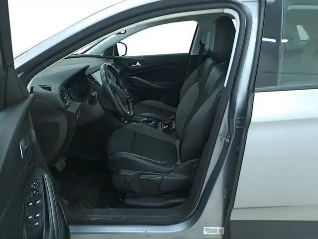 Opel Grandland X view 10