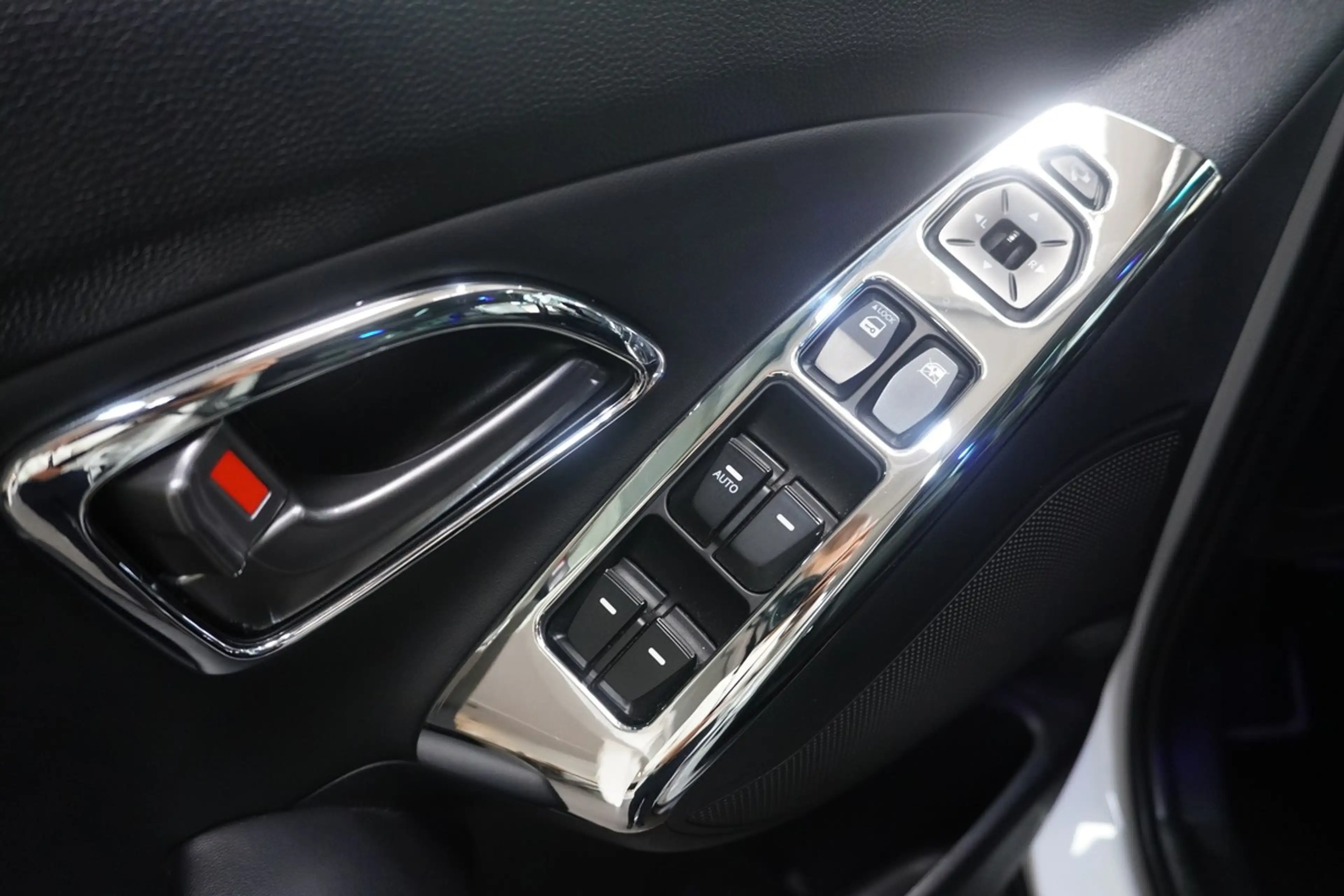 Hyundai iX35 2.0 Comfort Navi Pano R.Cam SHZ — photo 10