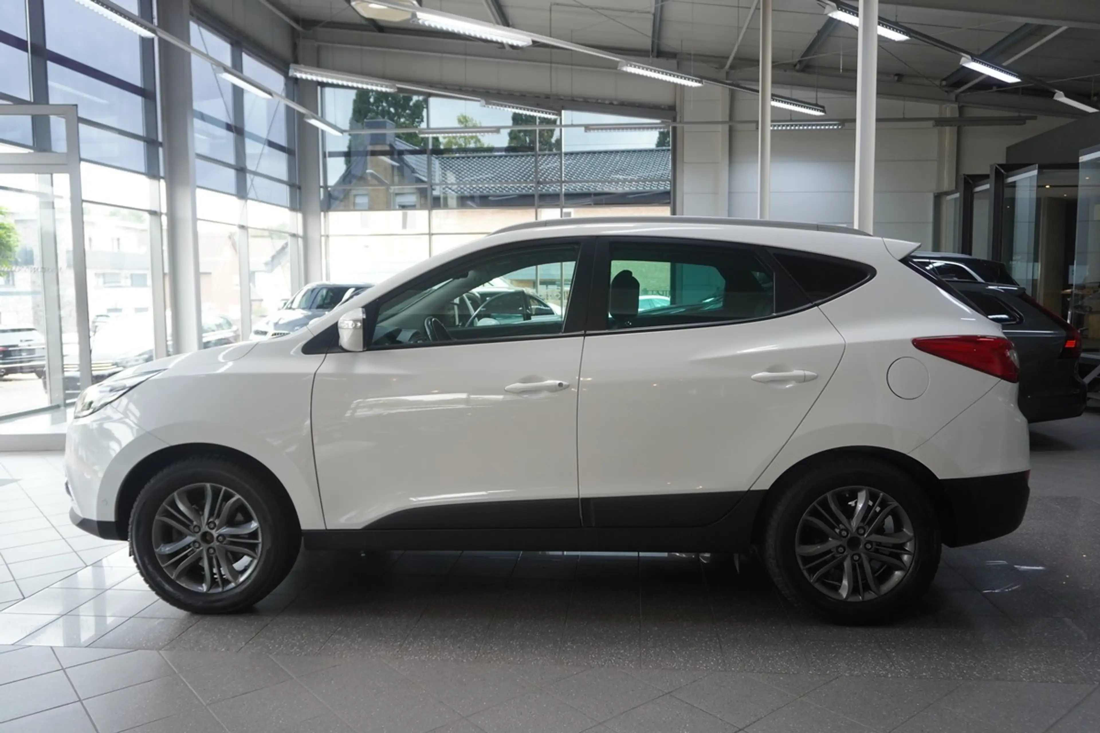 Hyundai iX35 2.0 Comfort Navi Pano R.Cam SHZ — photo 8