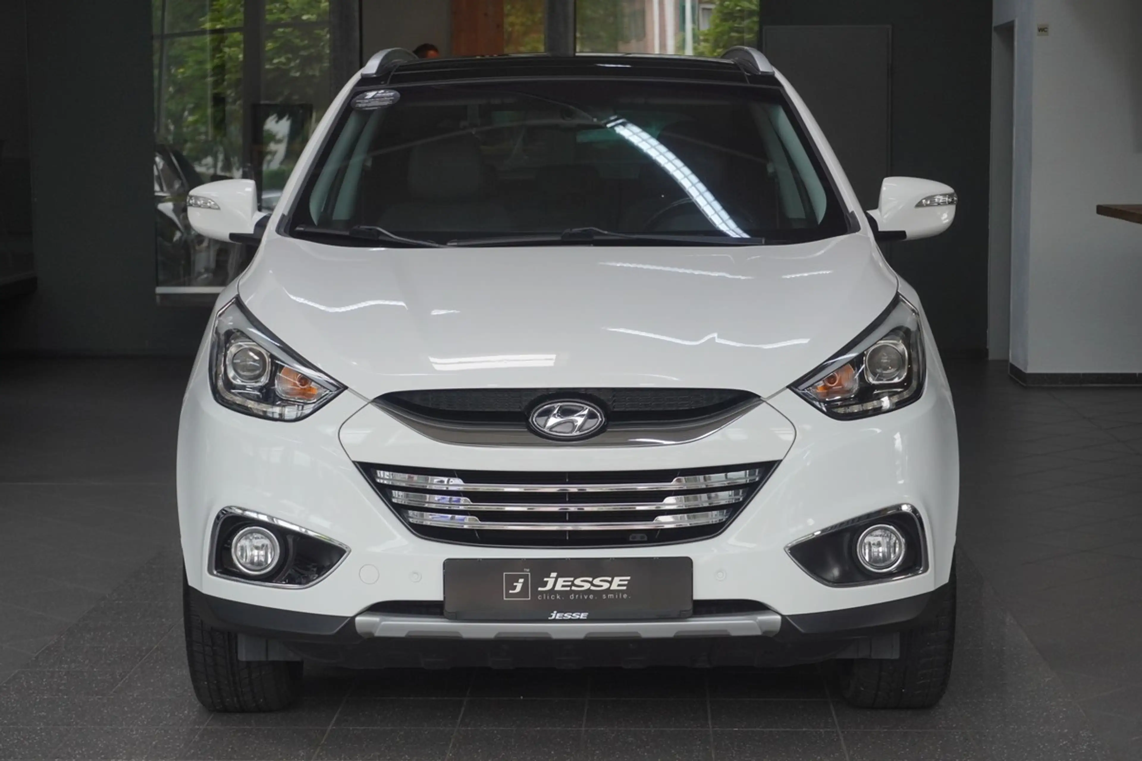 Hyundai iX35 2.0 Comfort Navi Pano R.Cam SHZ — photo 2