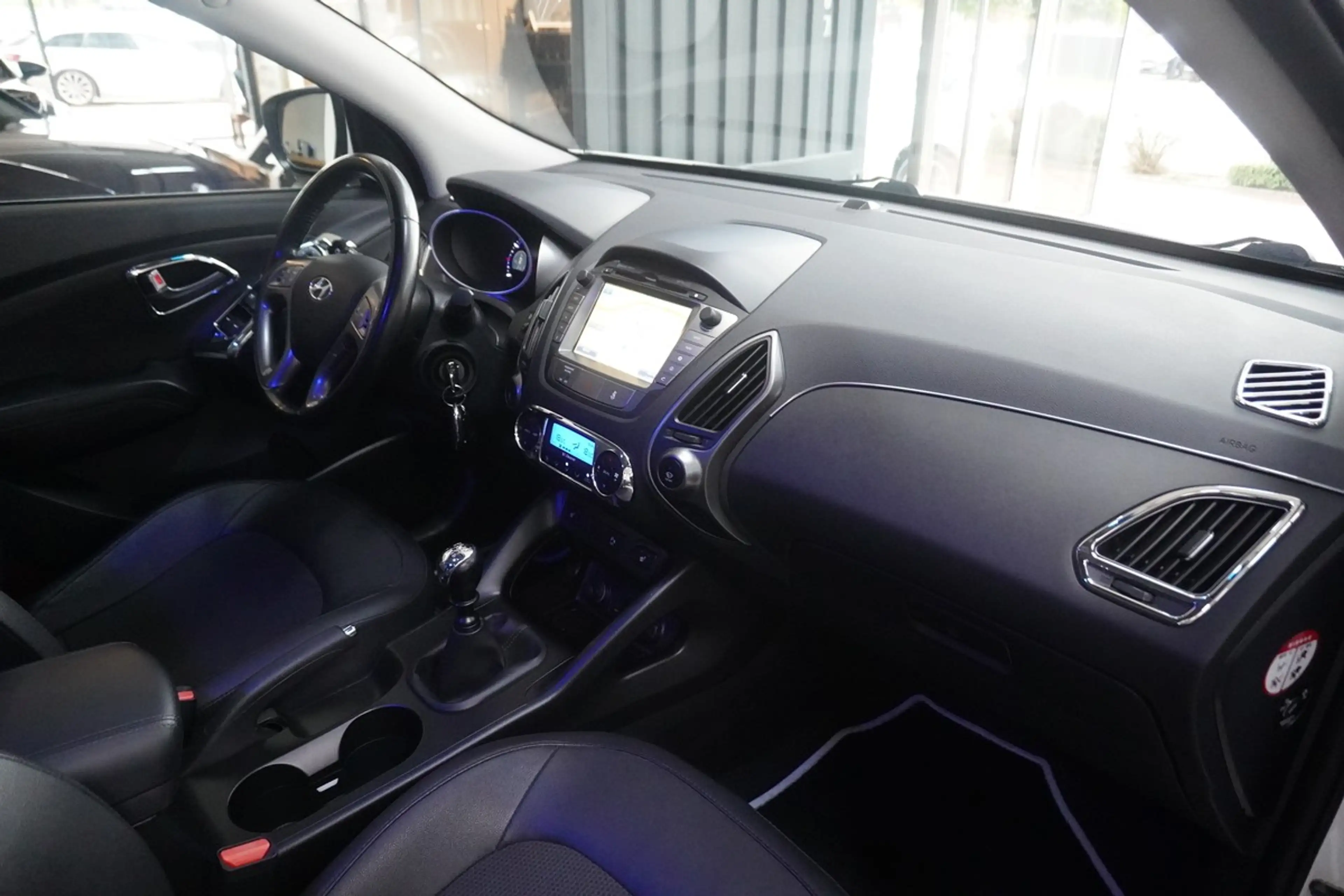 Hyundai iX35 2.0 Comfort Navi Pano R.Cam SHZ — photo 13