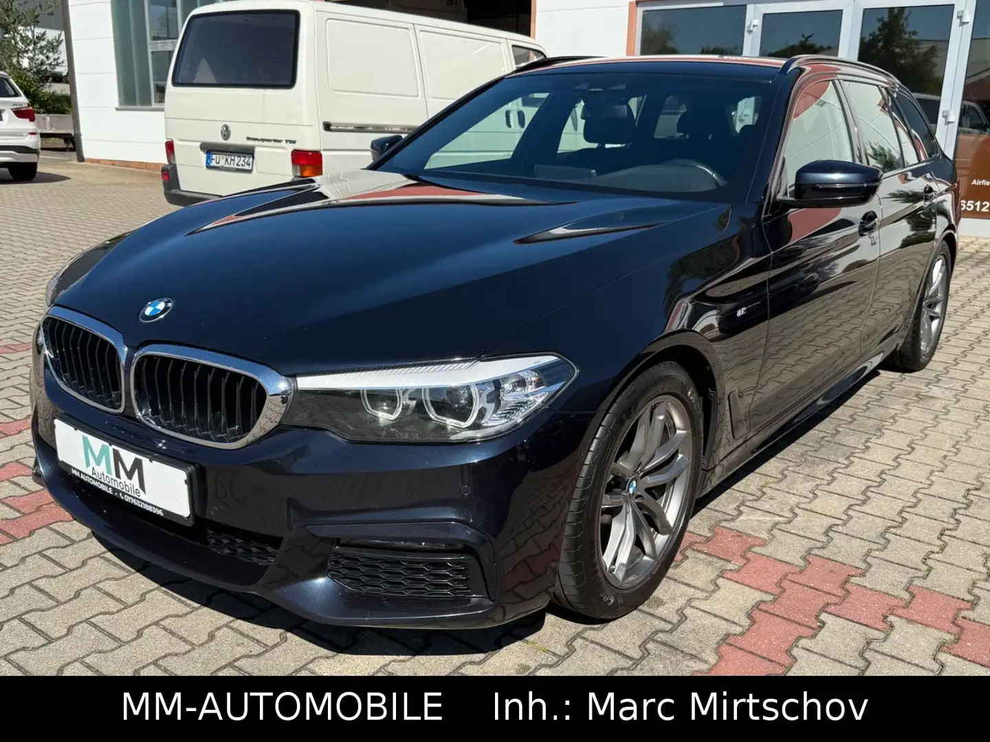 BMW 520 d M Paket-NAVI-LED-360°-ALCANT-SHZ-BMW KD Schwarz - 2