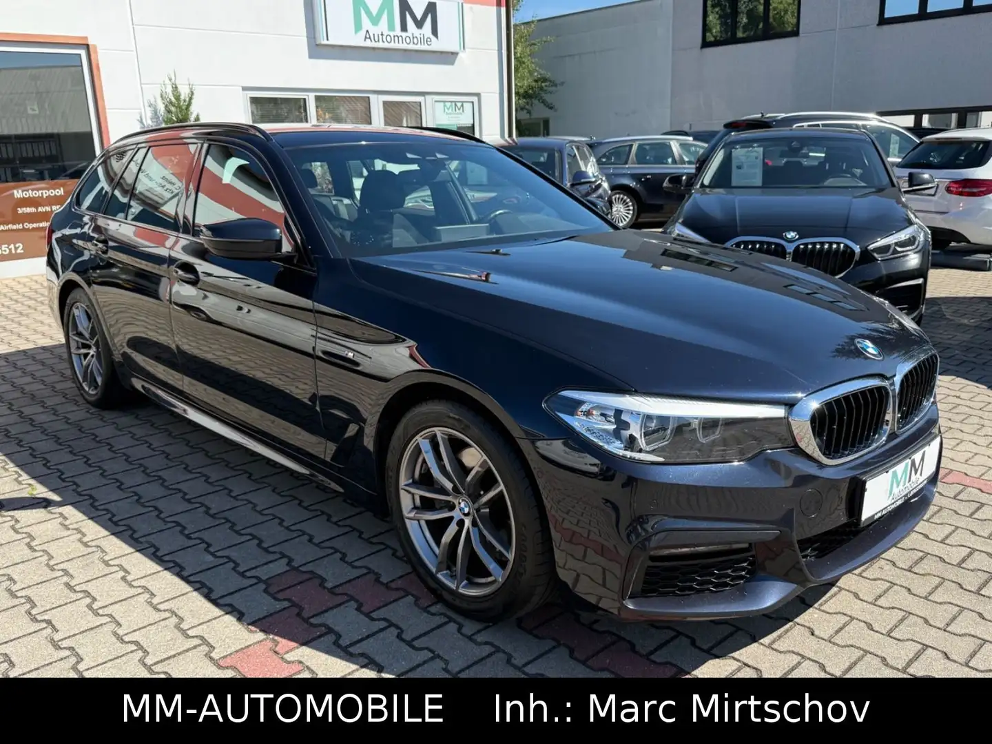 BMW 520 d M Paket-NAVI-LED-360°-ALCANT-SHZ-BMW KD Schwarz - 1