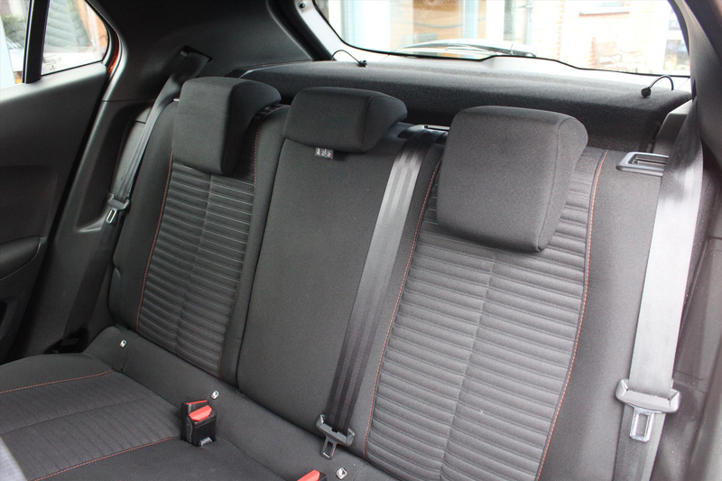 Peugeot e-2008 EV 50kWh *Active* | SOH 100% | 3 Fase | Carplay | — photo 18